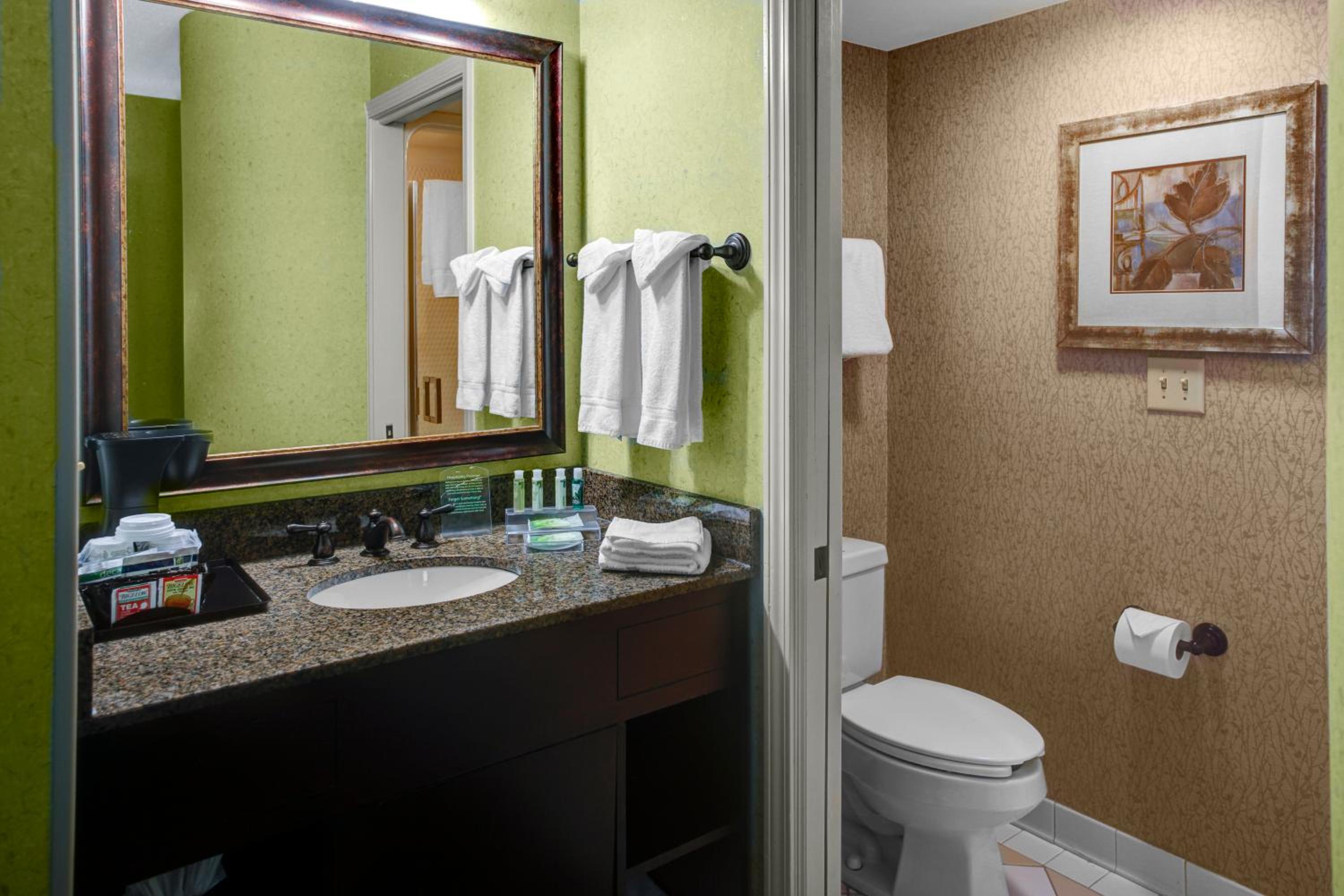 Standard Double Room with Two Double Beds - Communications Access - Photo 3