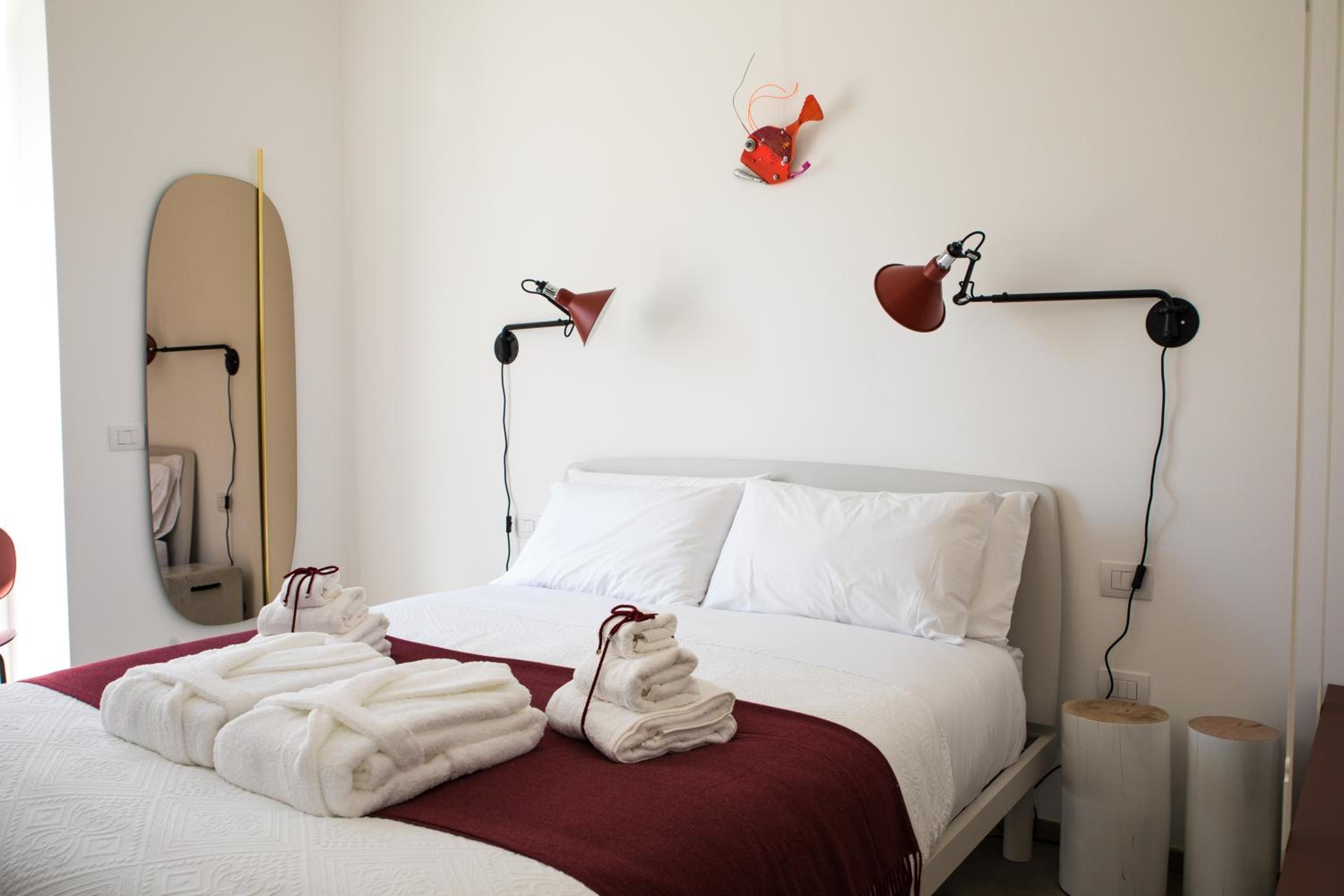 King Room with Balcony - Photo 19