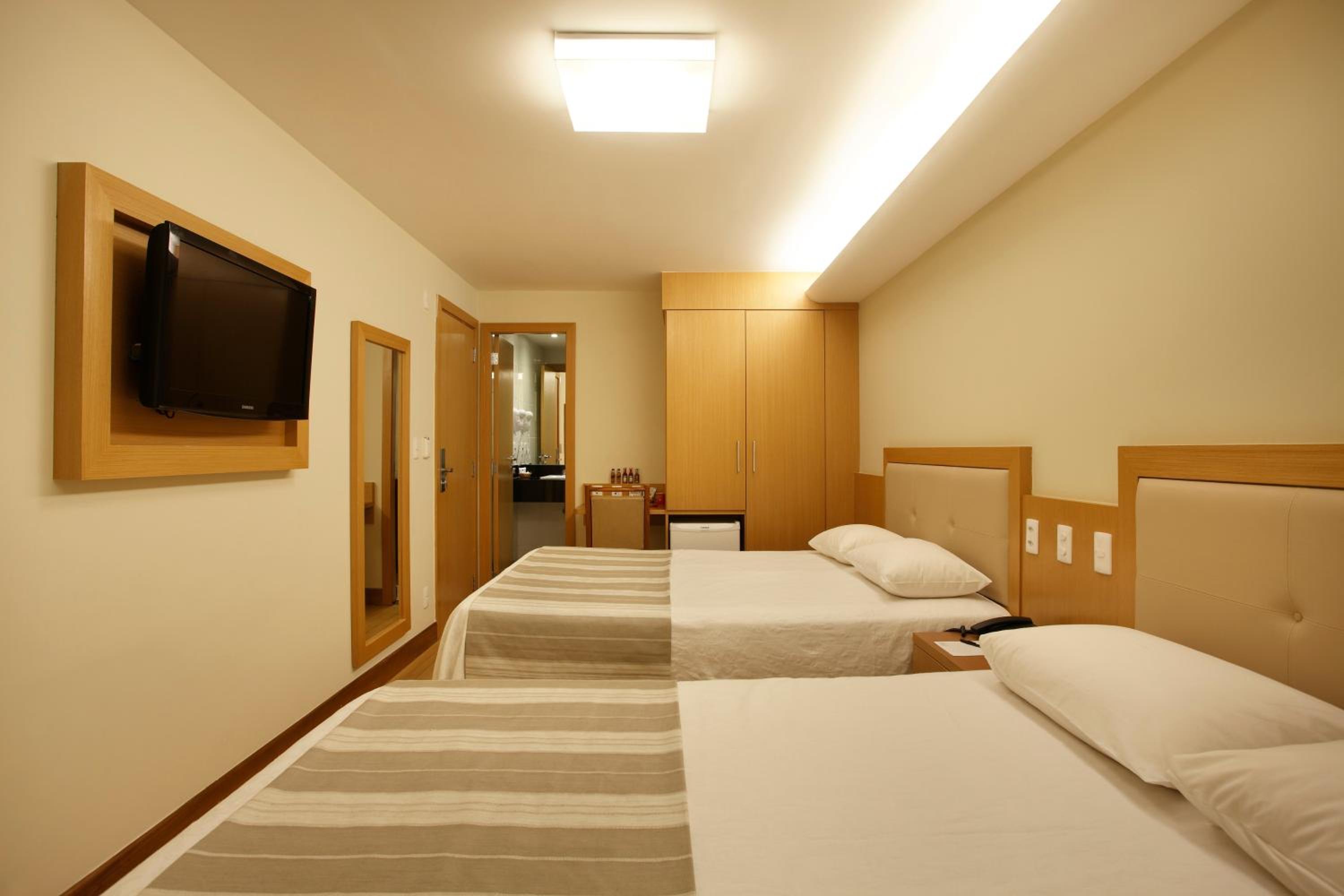 Deluxe Quadruple Room - Photo 3