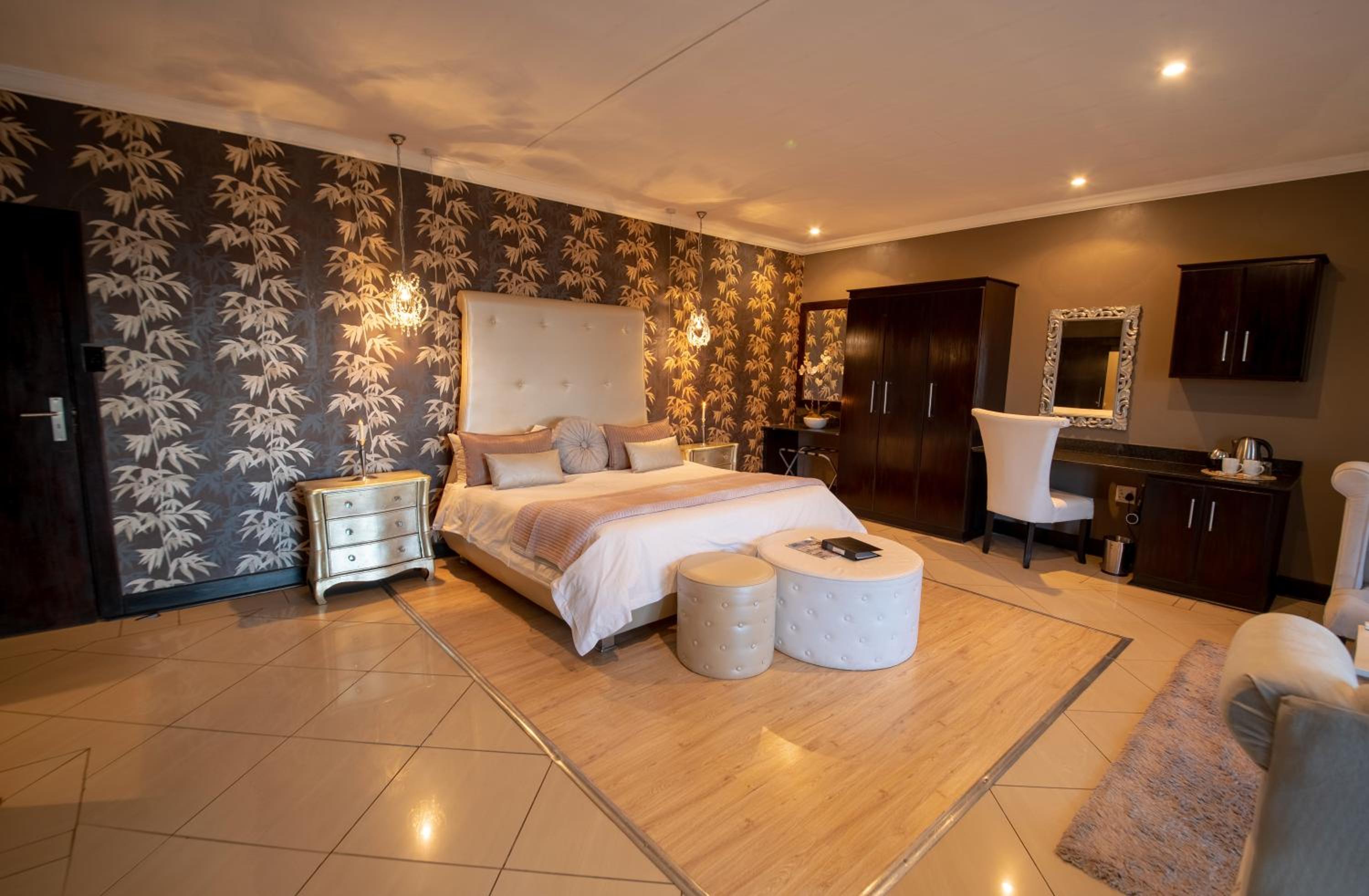Honeymoon Suite photo 2