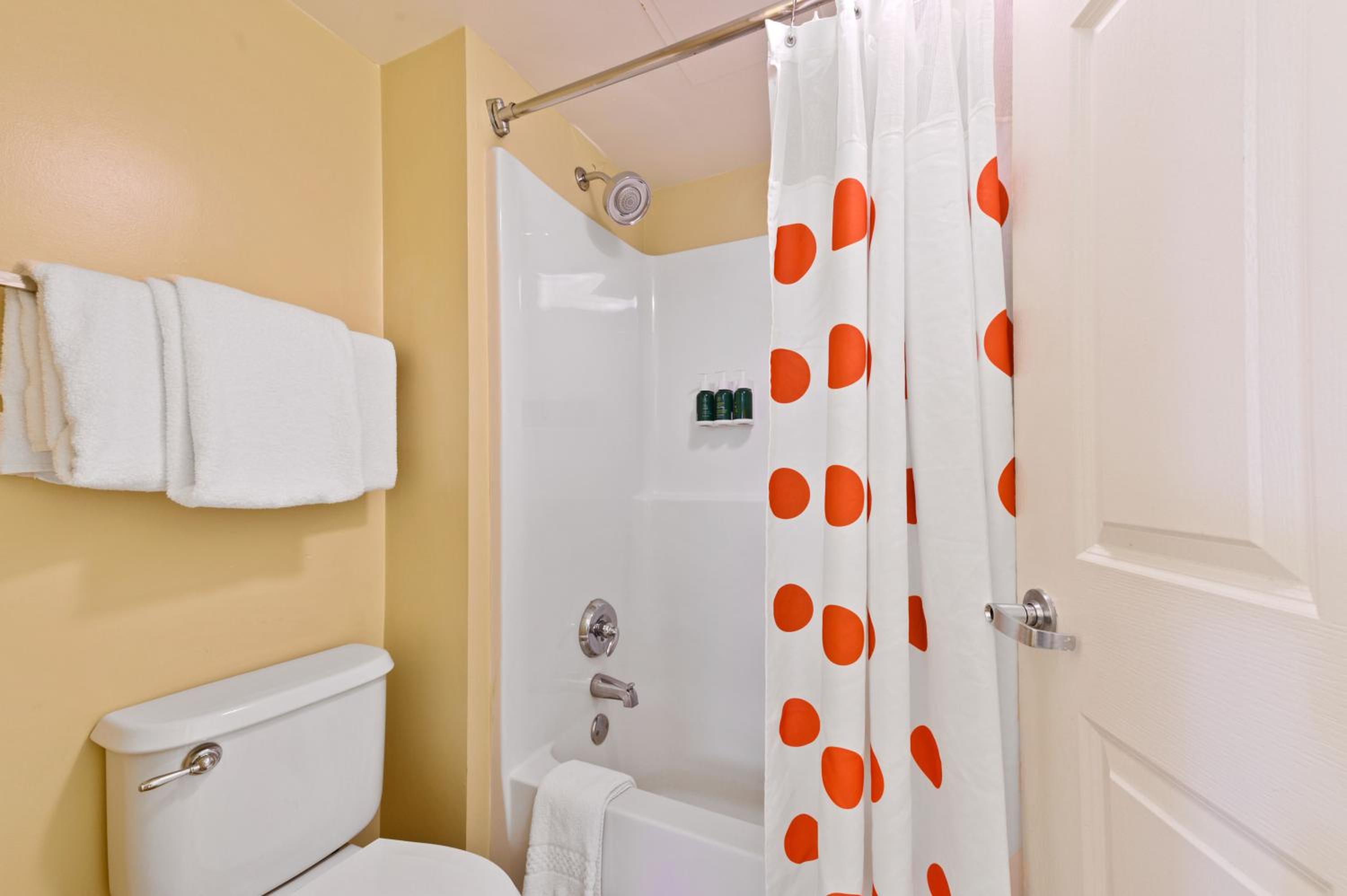 2 Bedroom Suite 2 Queen Beds Non-Smoking - Photo 6