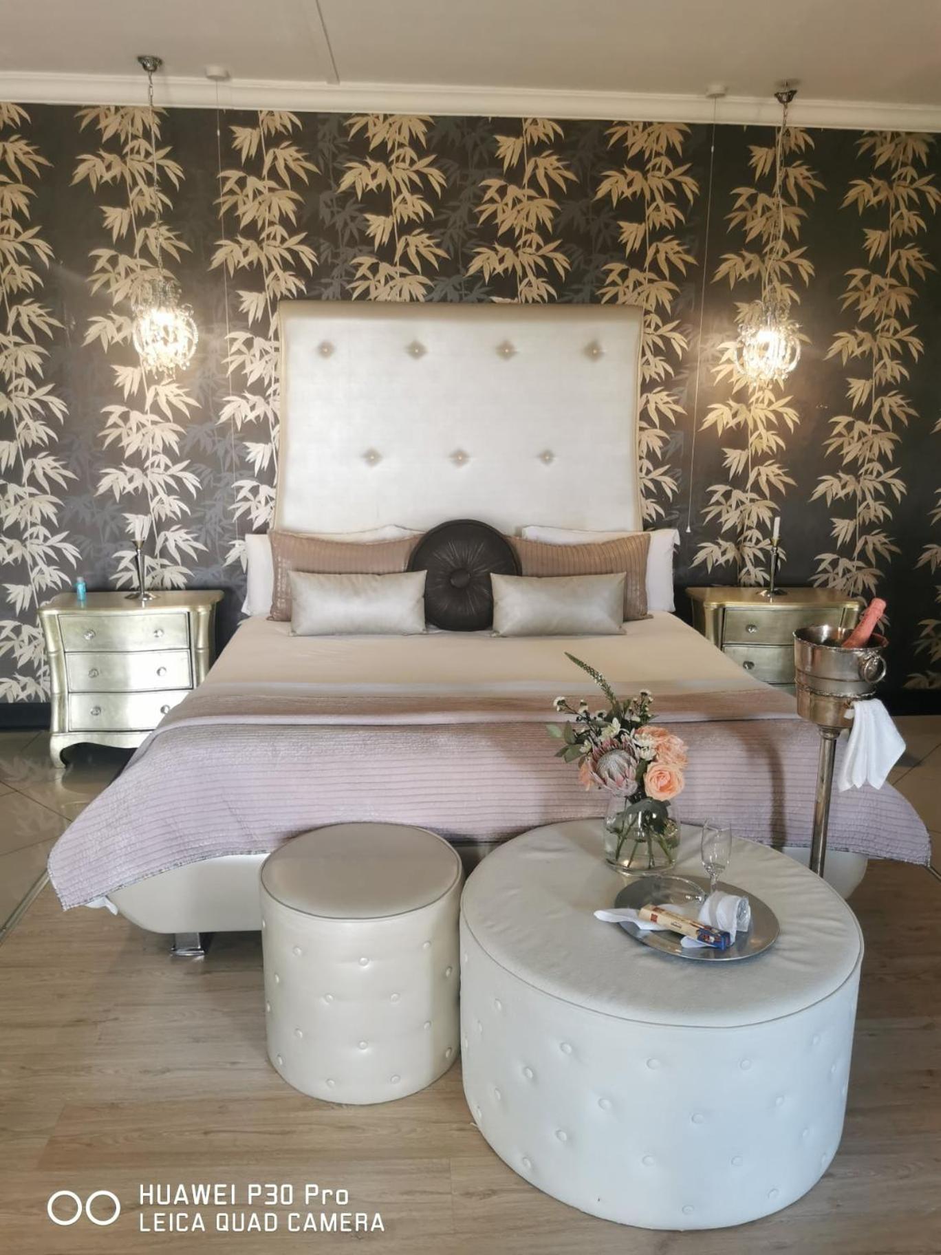 Honeymoon Suite photo 3