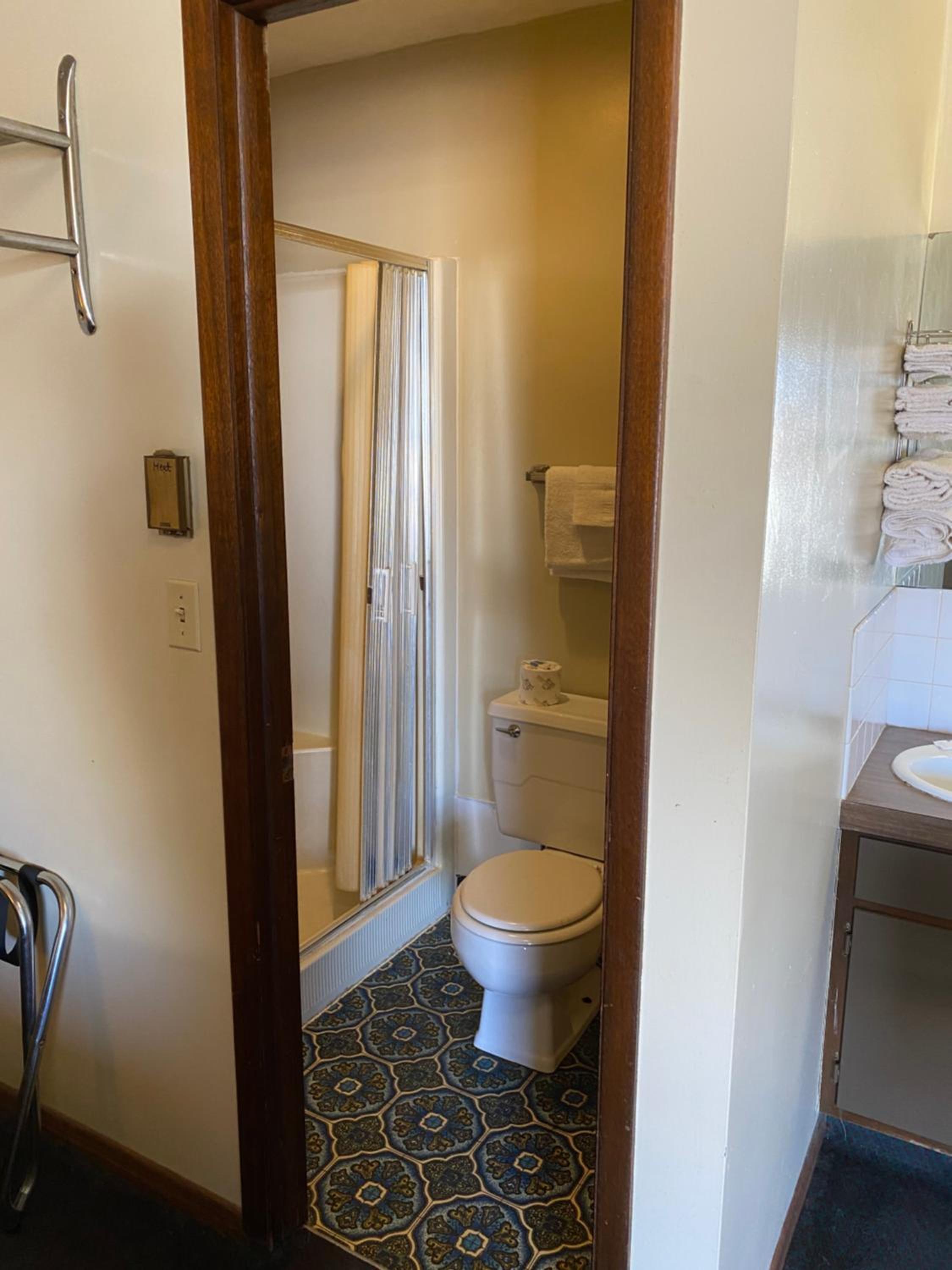 Queen Room photo 2