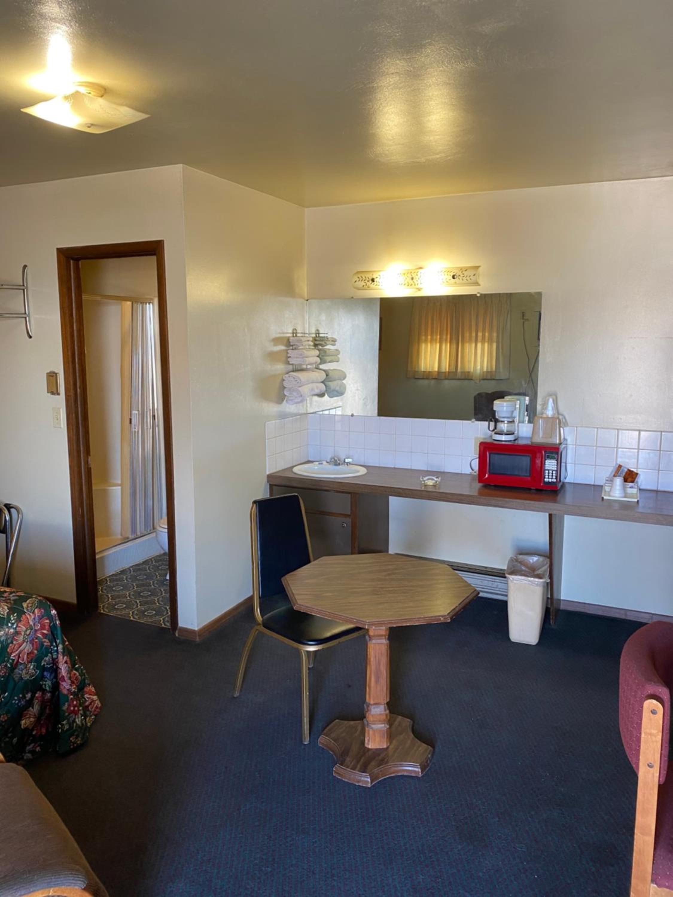 Queen Room photo 1