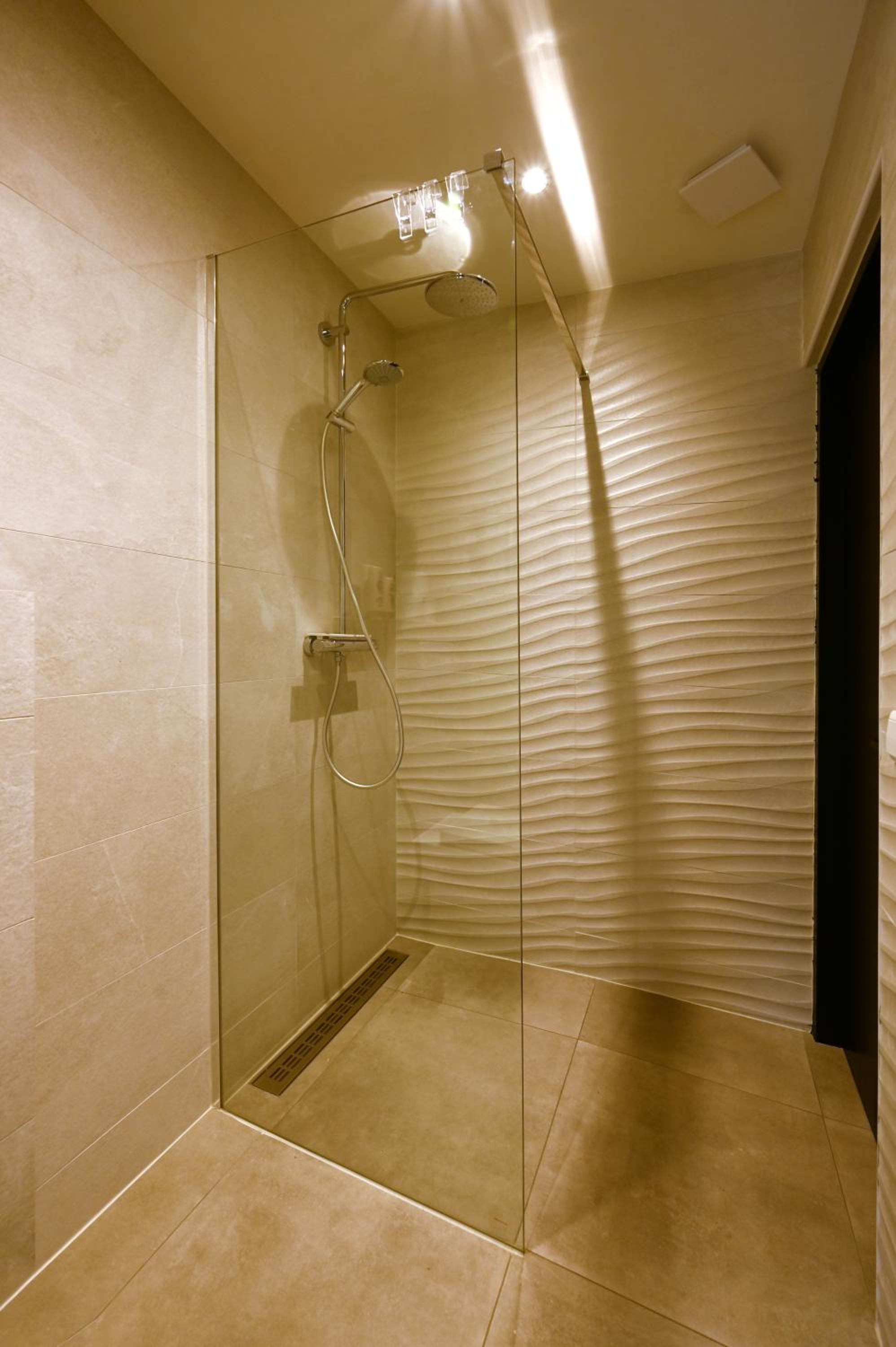 Three-Bedroom House - Photo 5