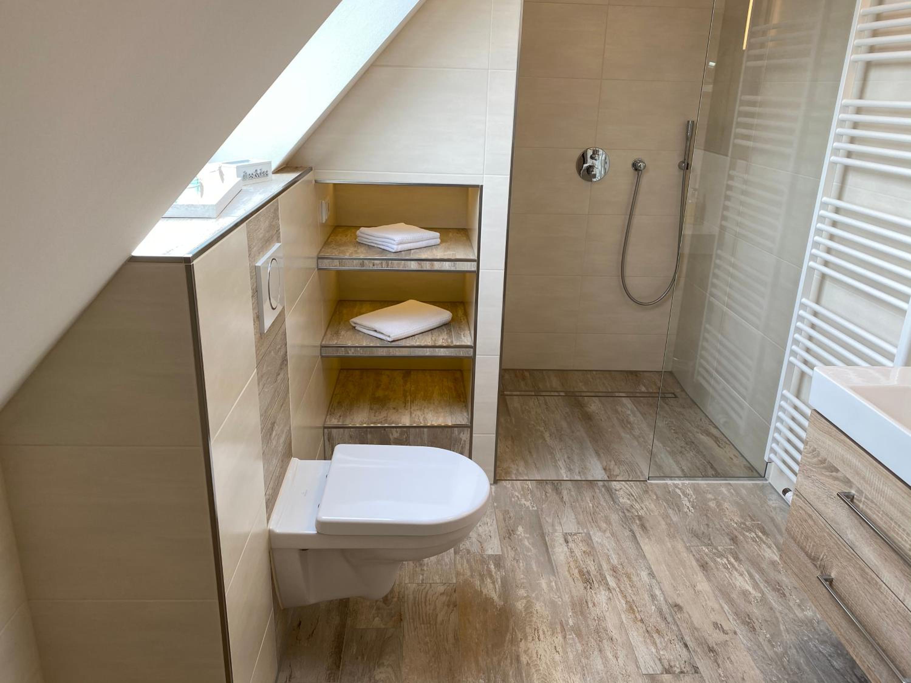 One-Bedroom Apartment - Photo 2