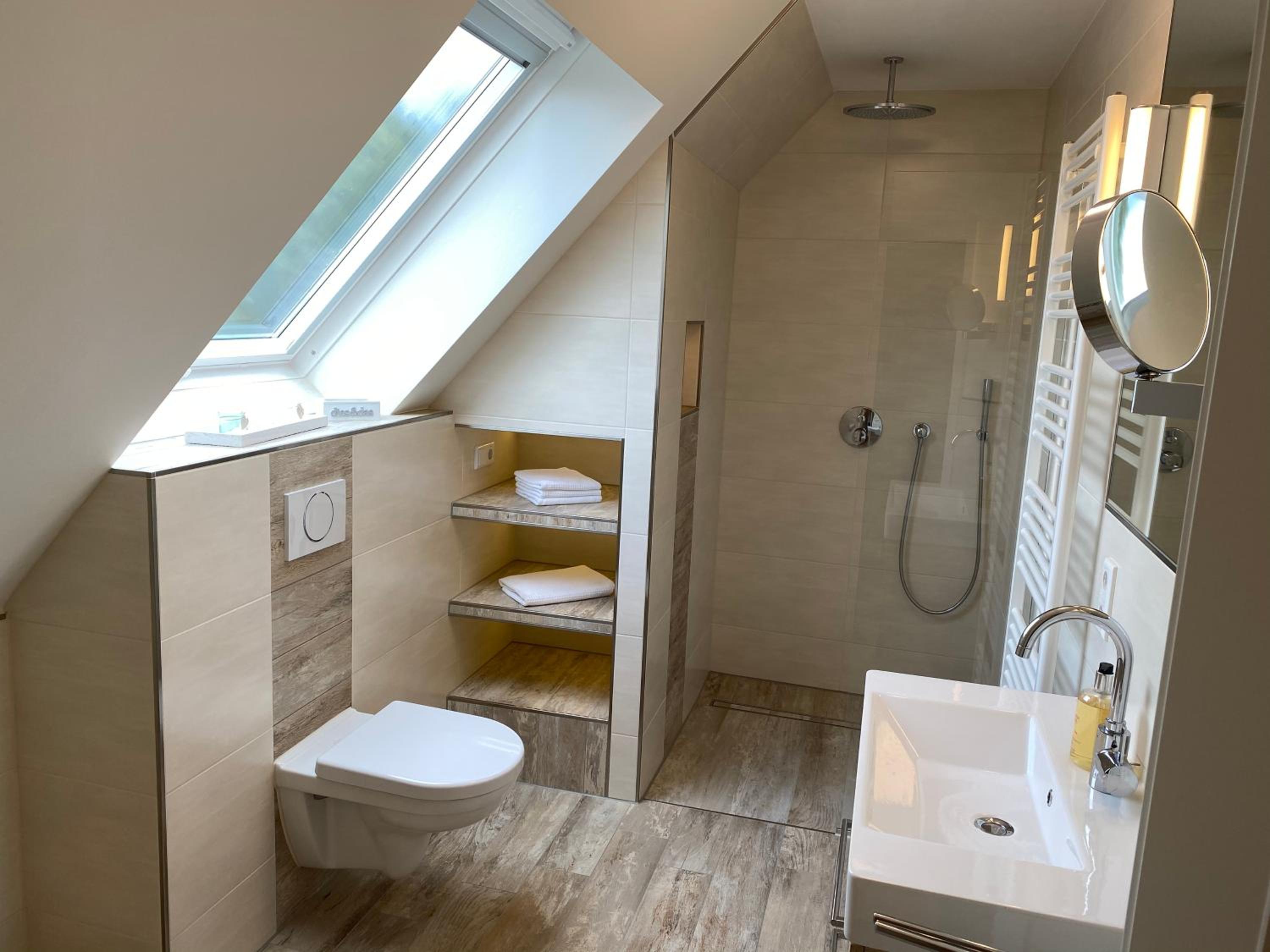 One-Bedroom Apartment - Photo 3