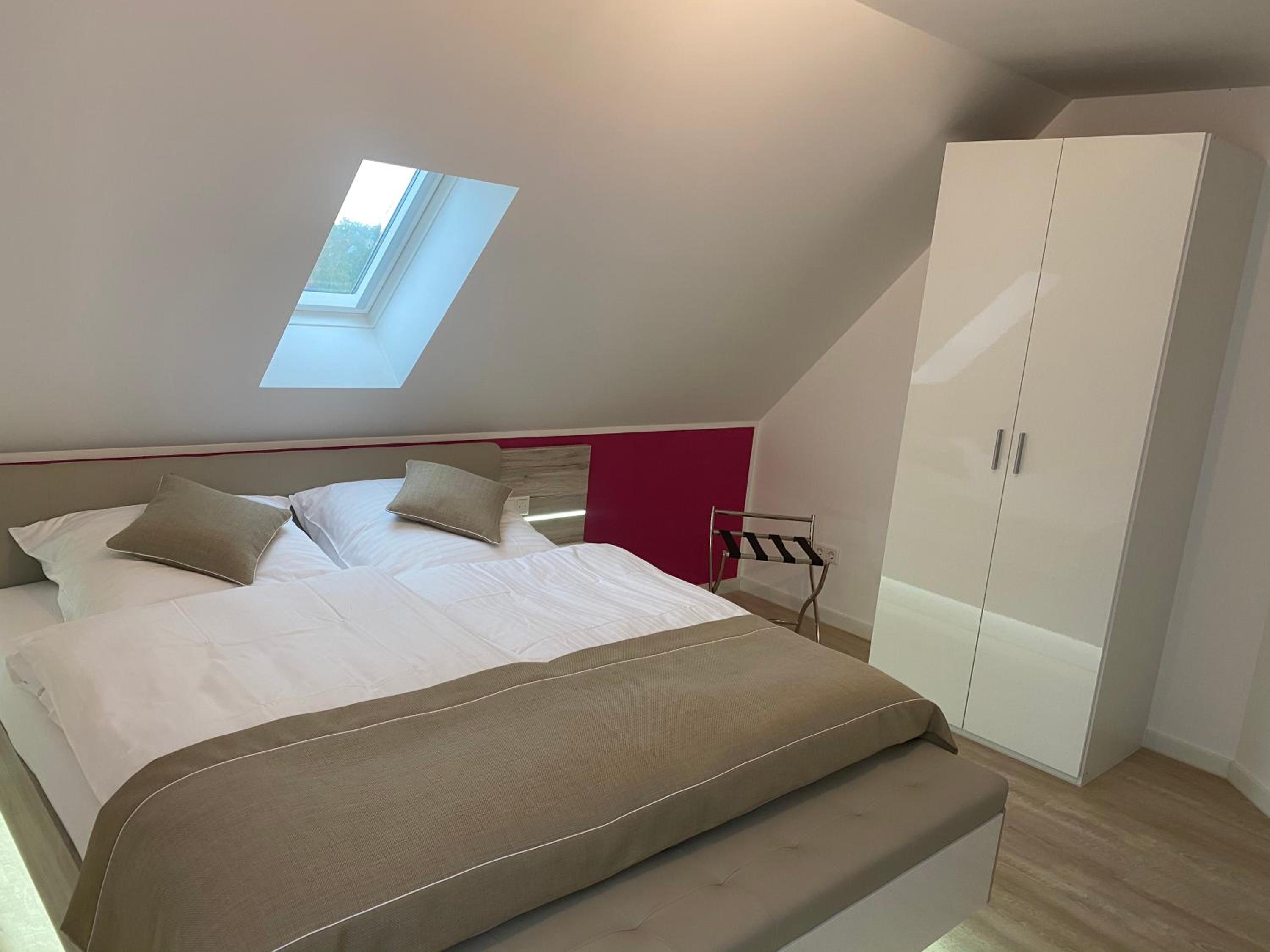 One-Bedroom Apartment - Photo 12