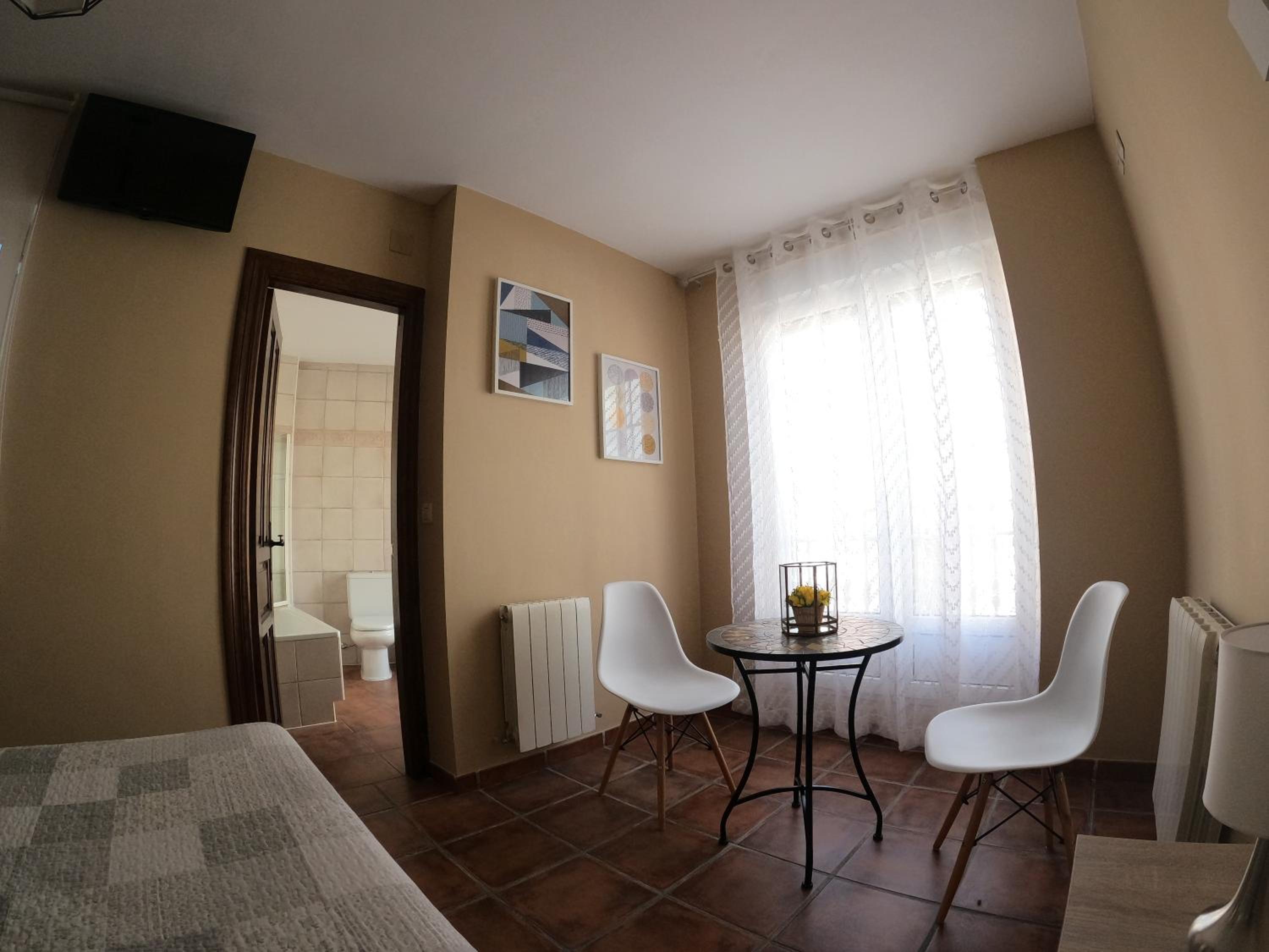 Double Room - Photo 2
