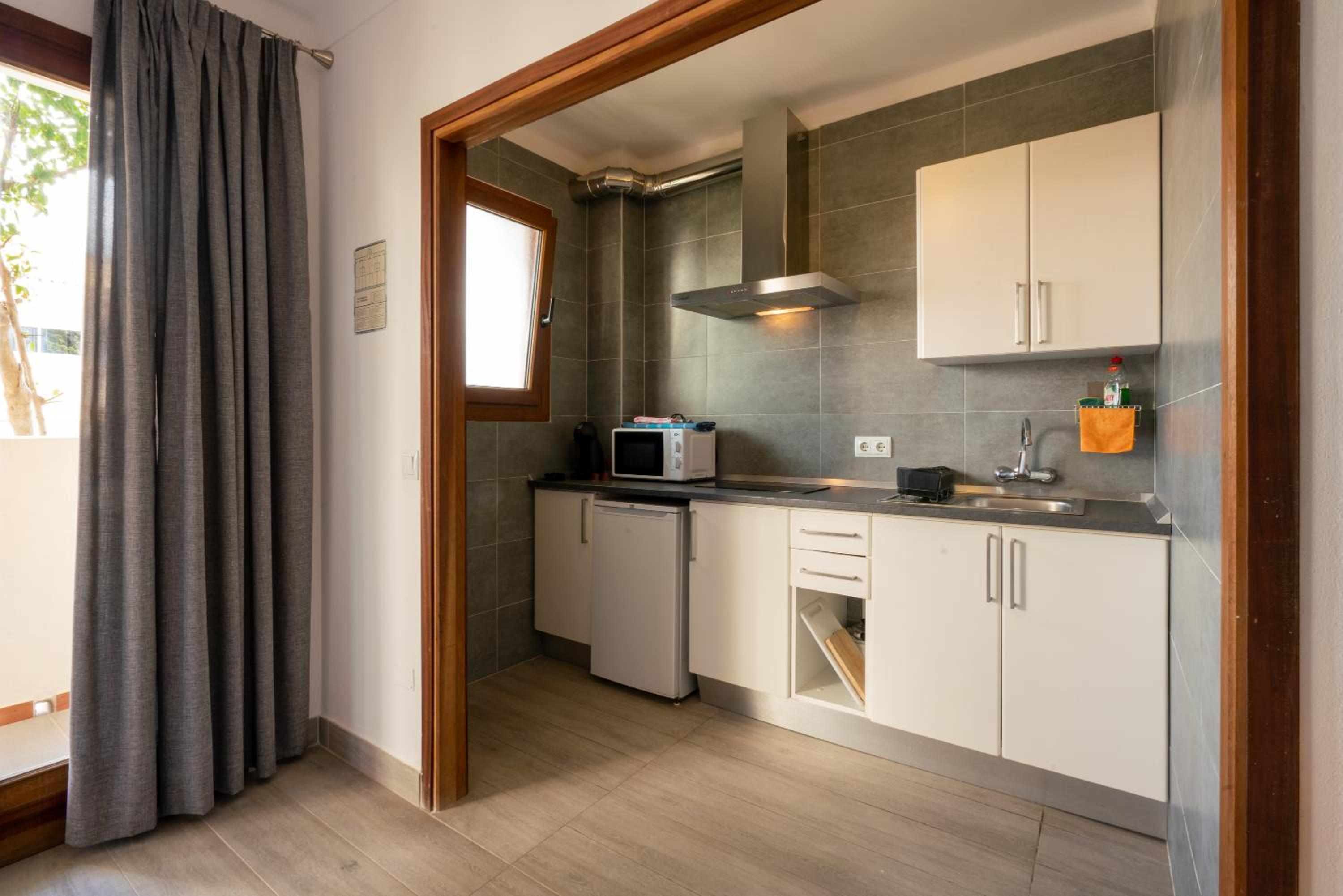 2 Bedroom Apartment First or Second Floor photo 3