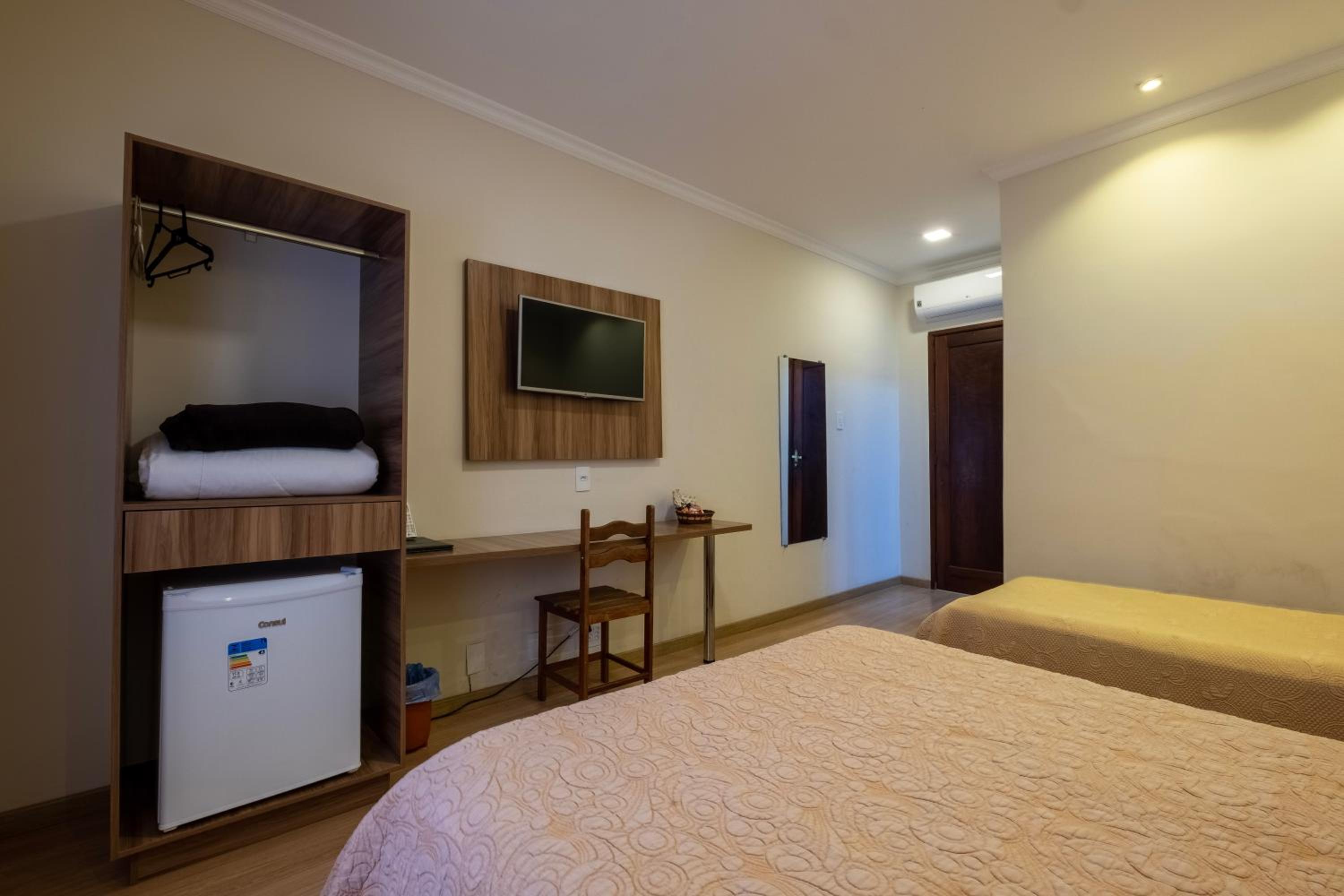 Executive Suite - Photo 7