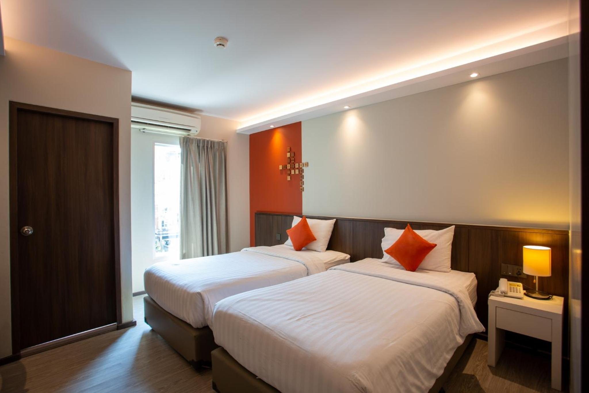 Deluxe Twin Room with Balcony photo 2