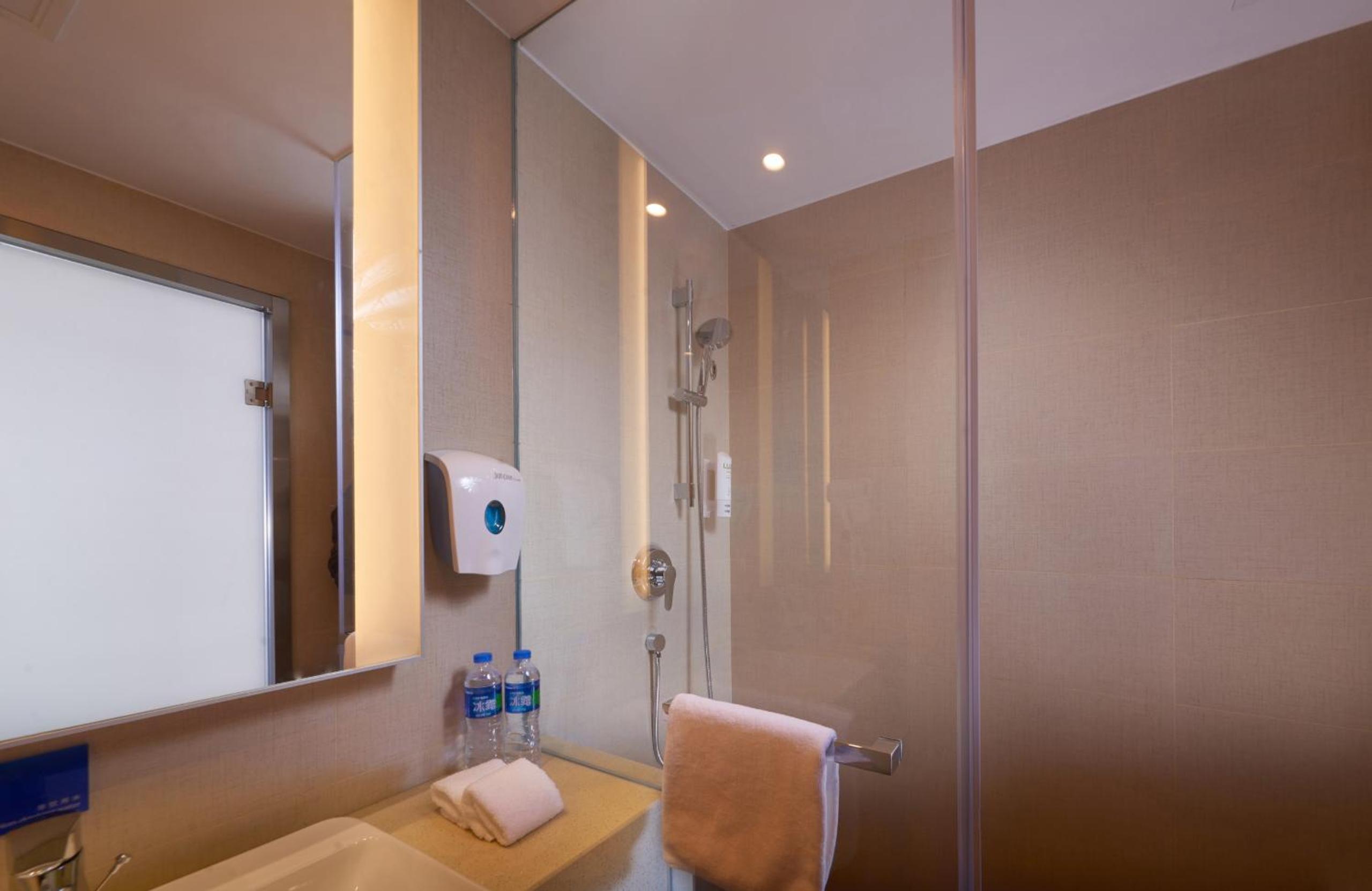 One-Bedroom Suite photo 3