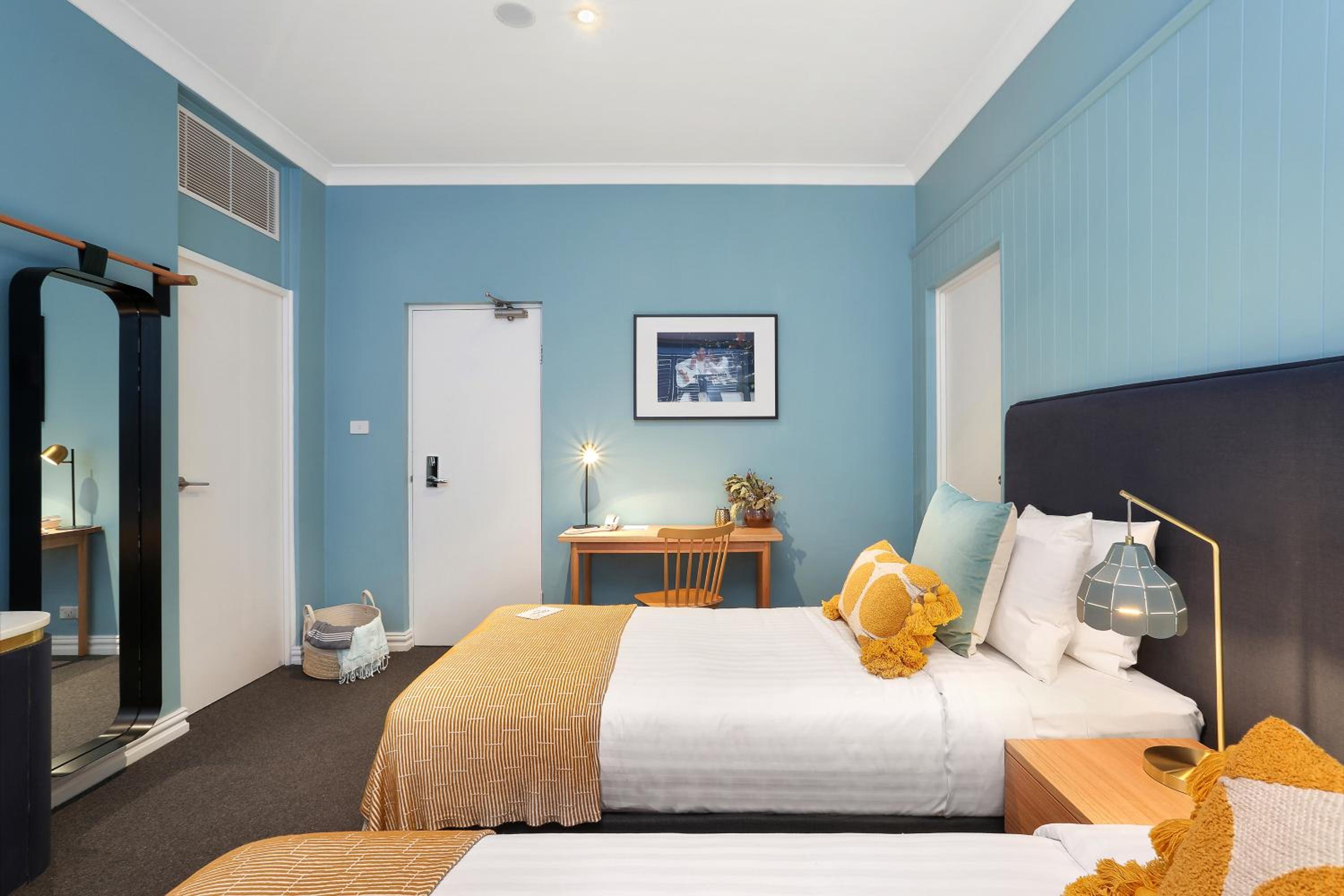 King Room thumbnail 6