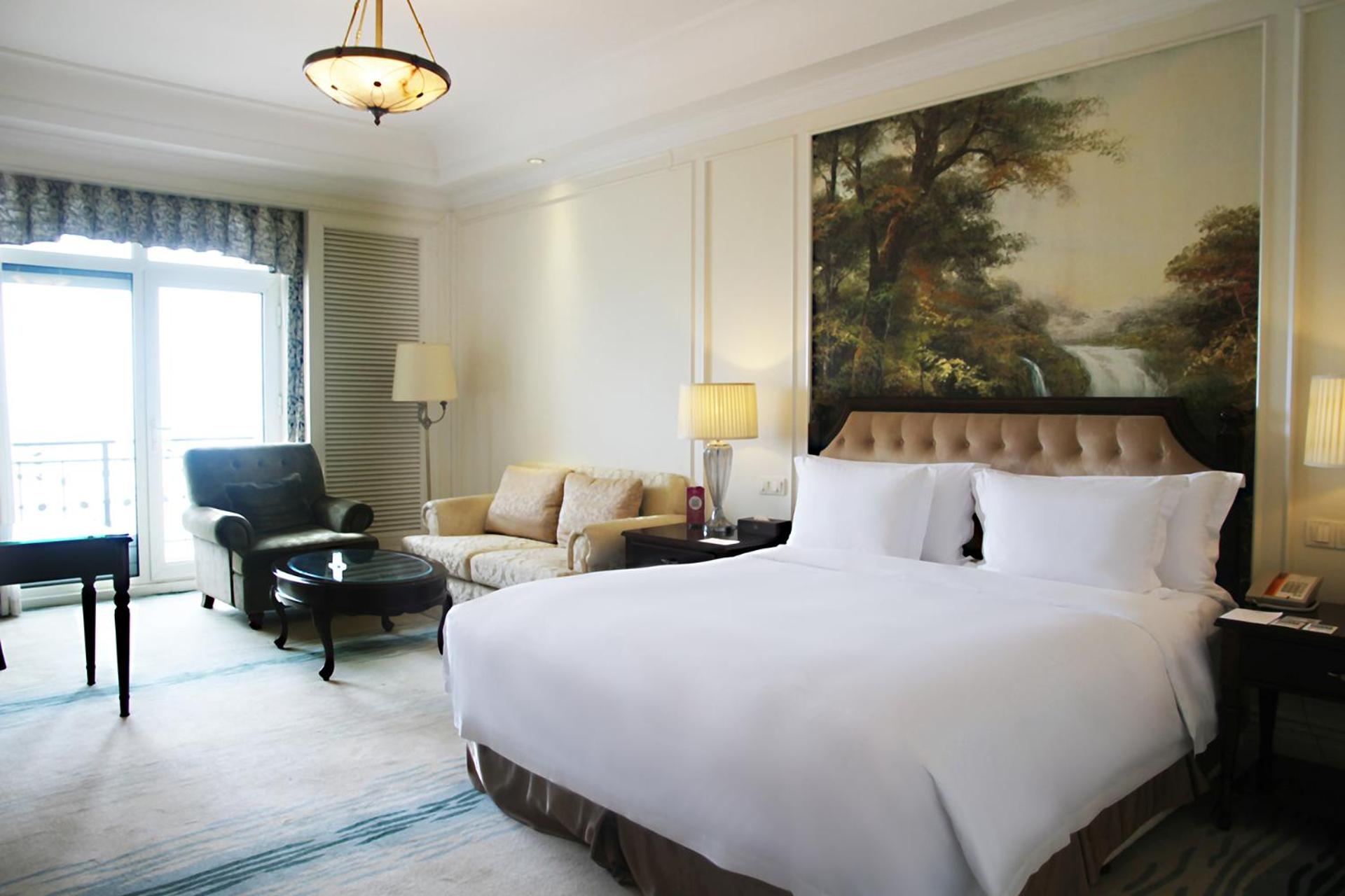 King Room with Side Sea View - Non-Smoking photo 2