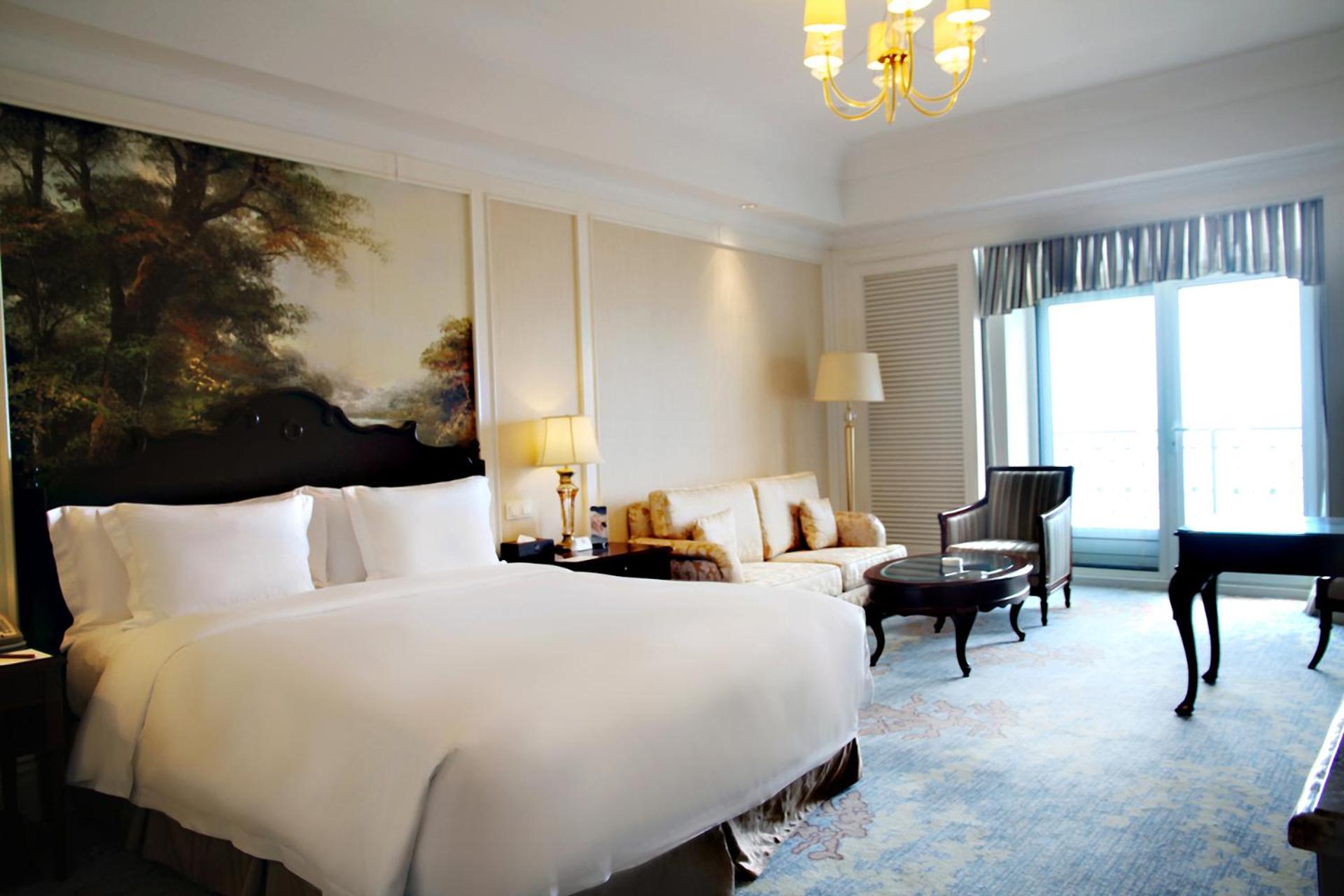 Standard King Room with Sea View - Lounge Access photo 2