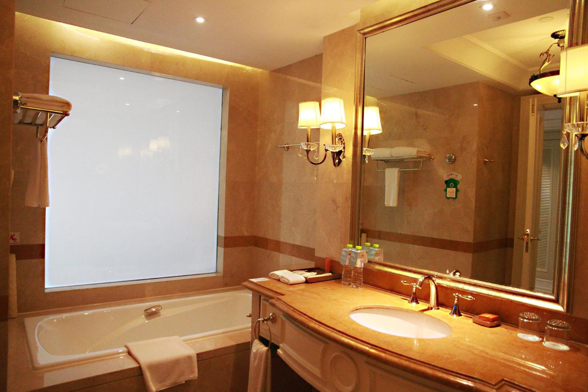 Standard King Room photo 3