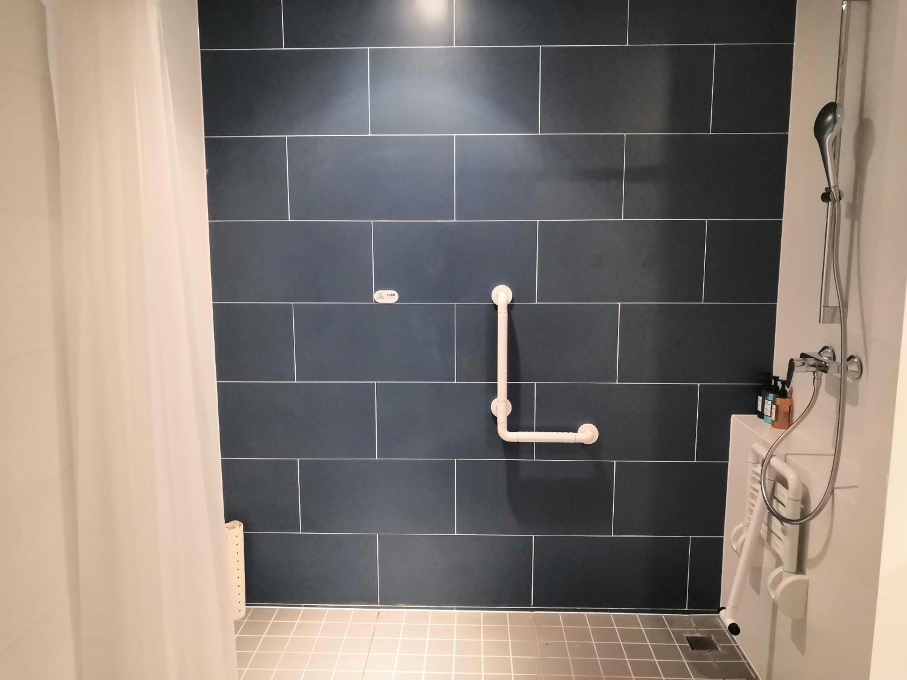 Standard Twin Room - Accessible - Photo 6