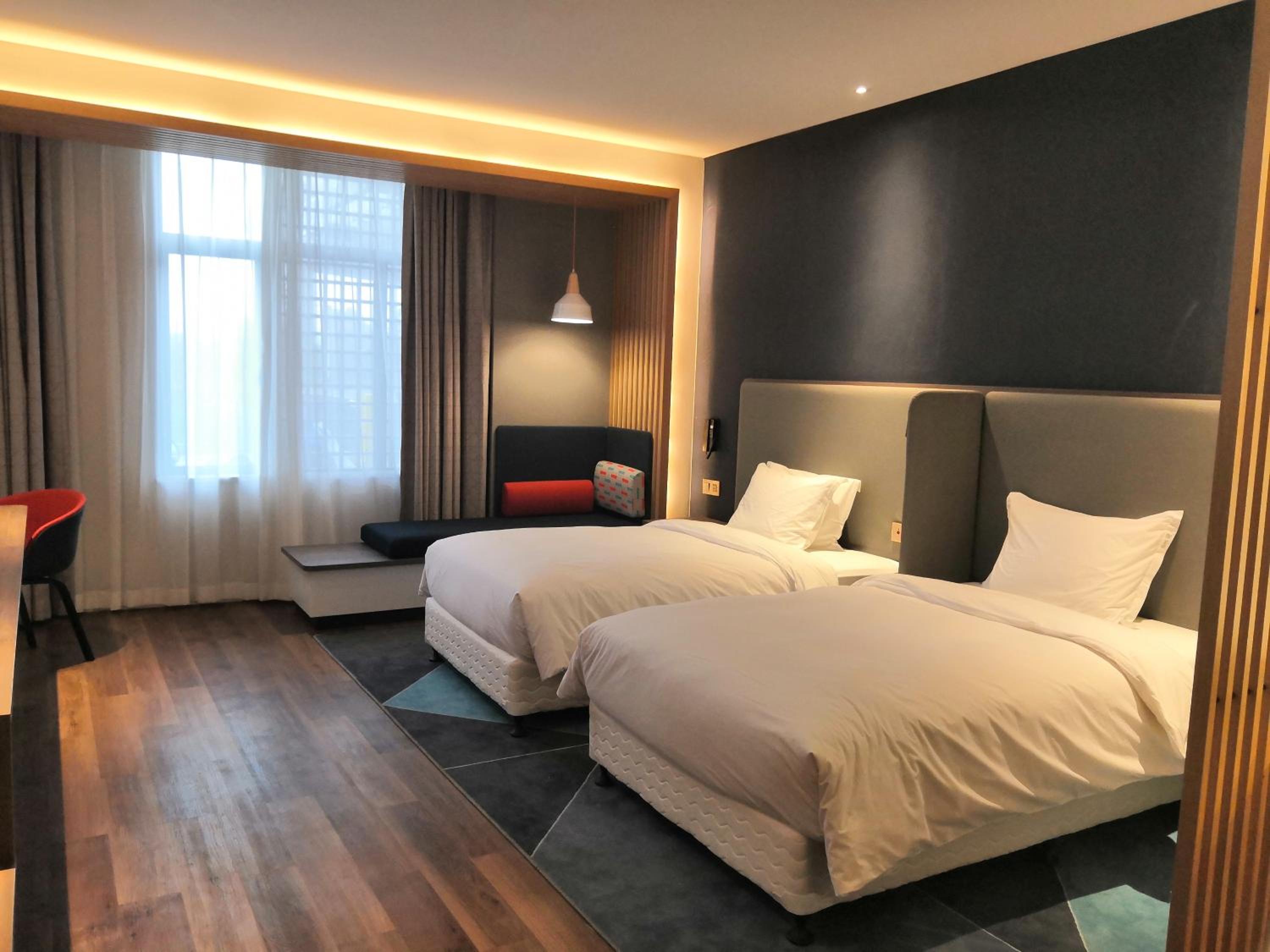 Standard Twin Room - Accessible - Photo 9