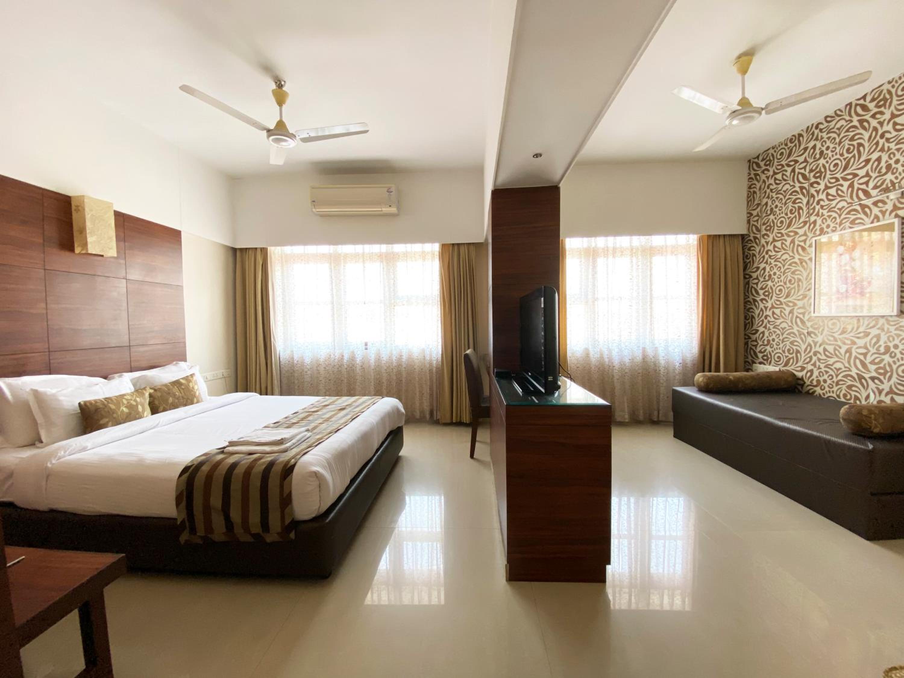 Suite - Photo 2