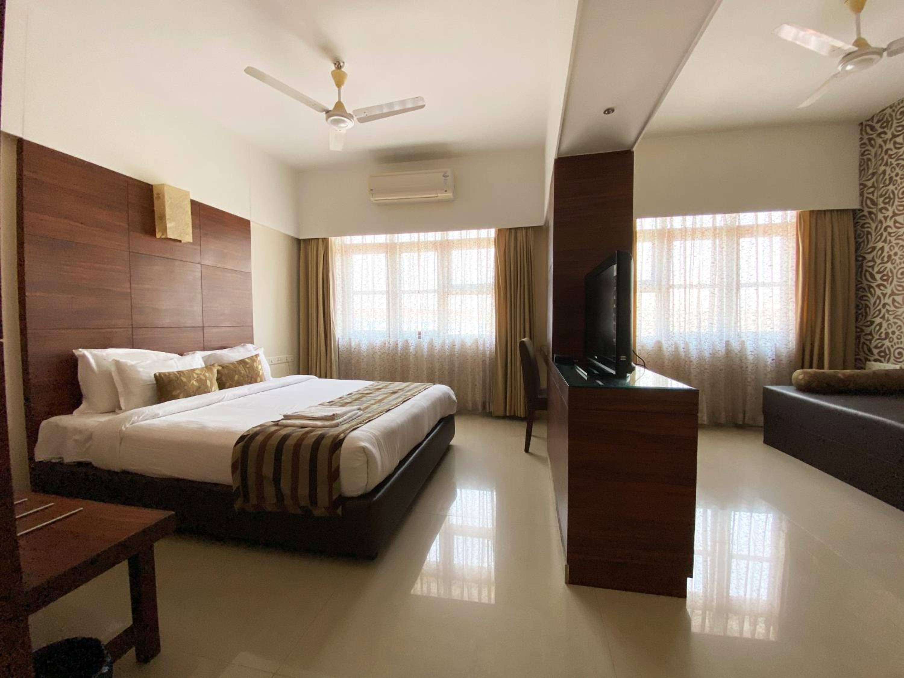 Suite - Photo 1