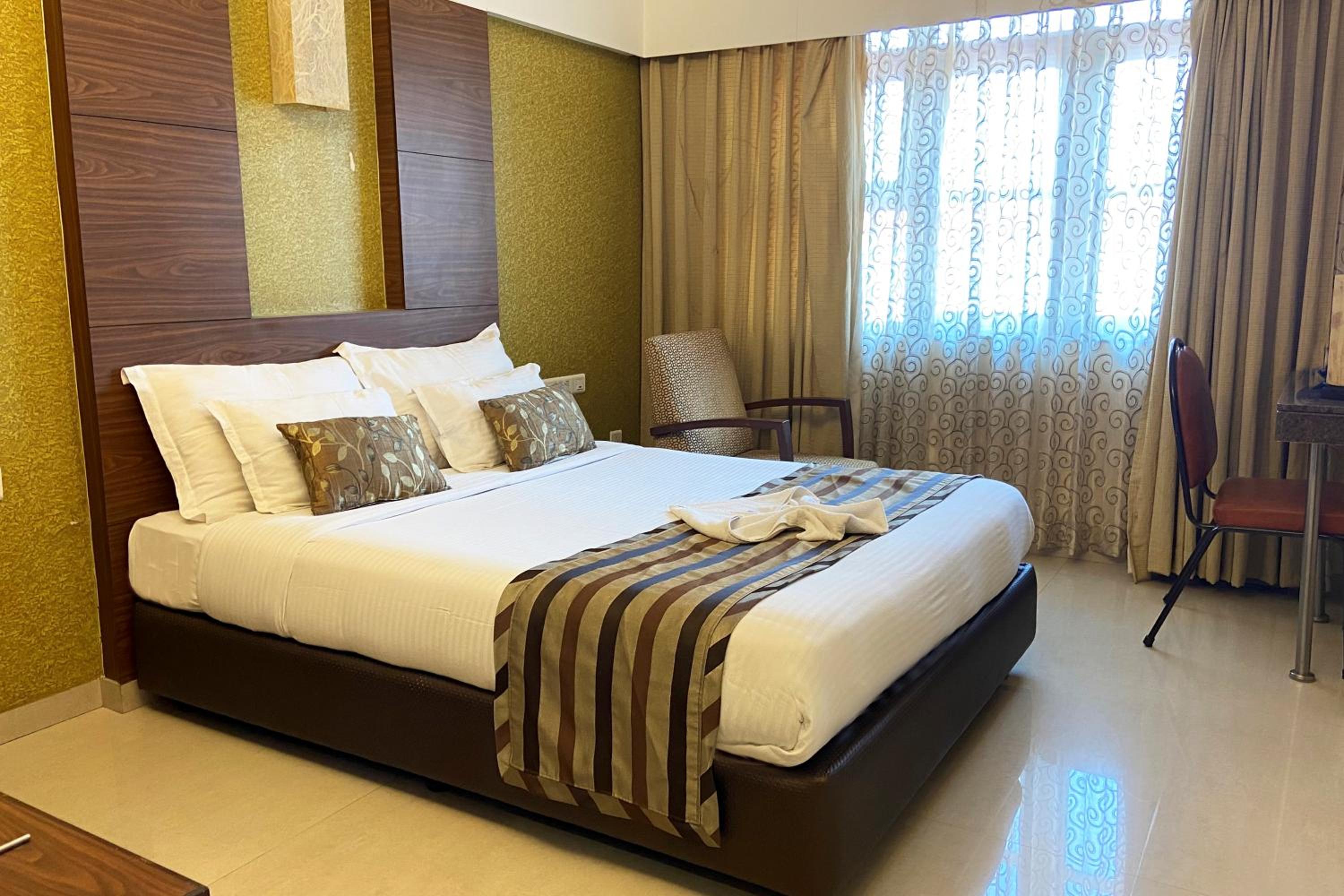 Deluxe Double Room - Photo 8