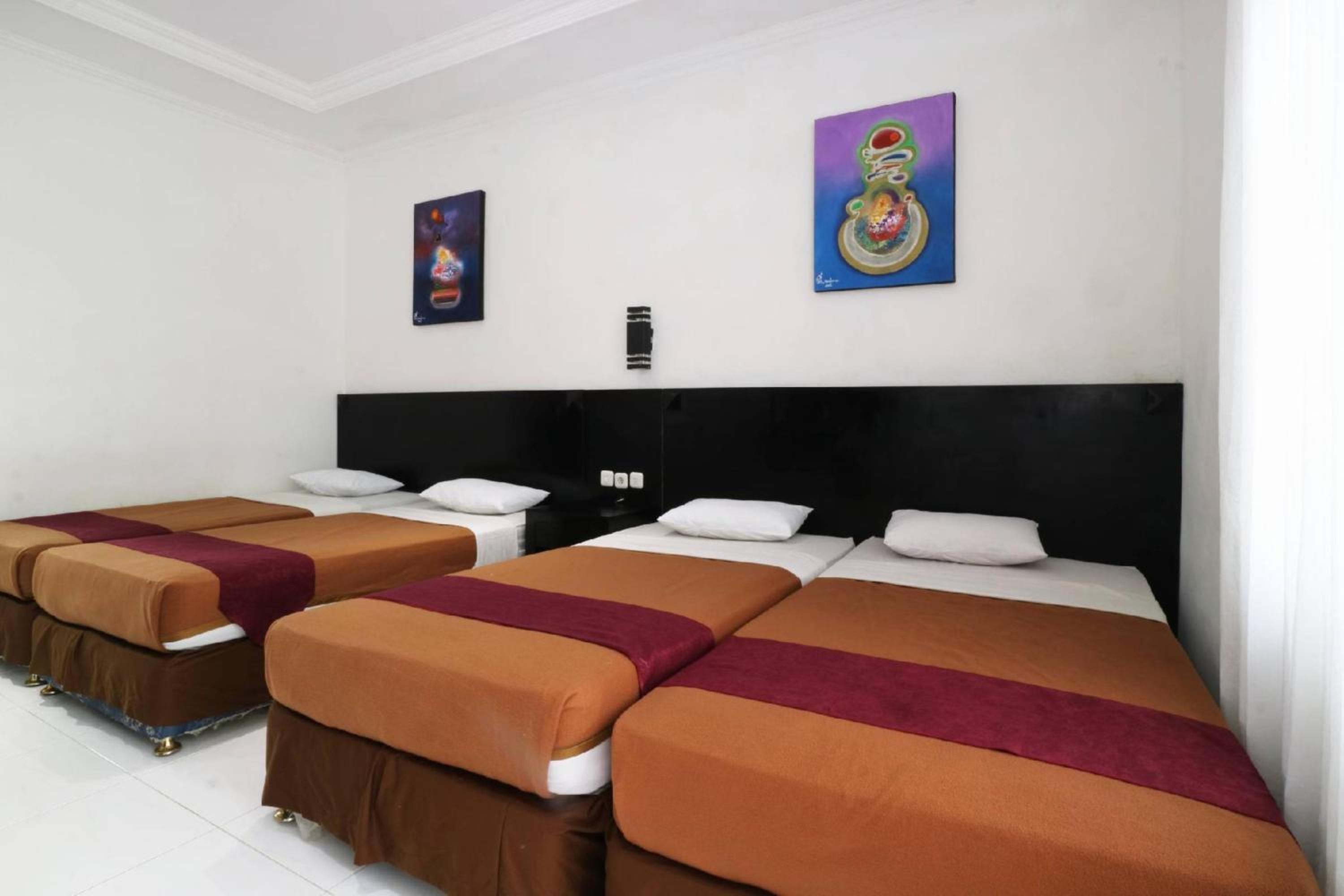 Deluxe Family Room - Photo 2