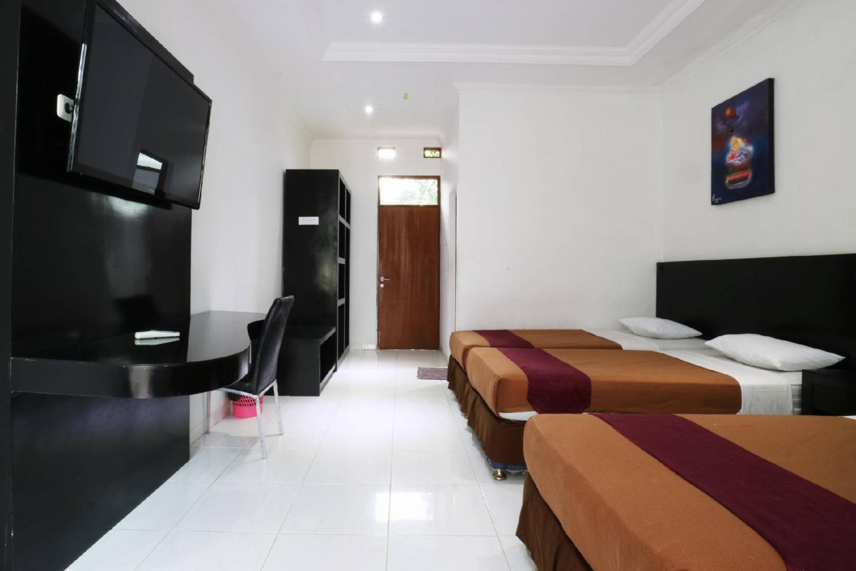 Deluxe Family Room - Photo 3