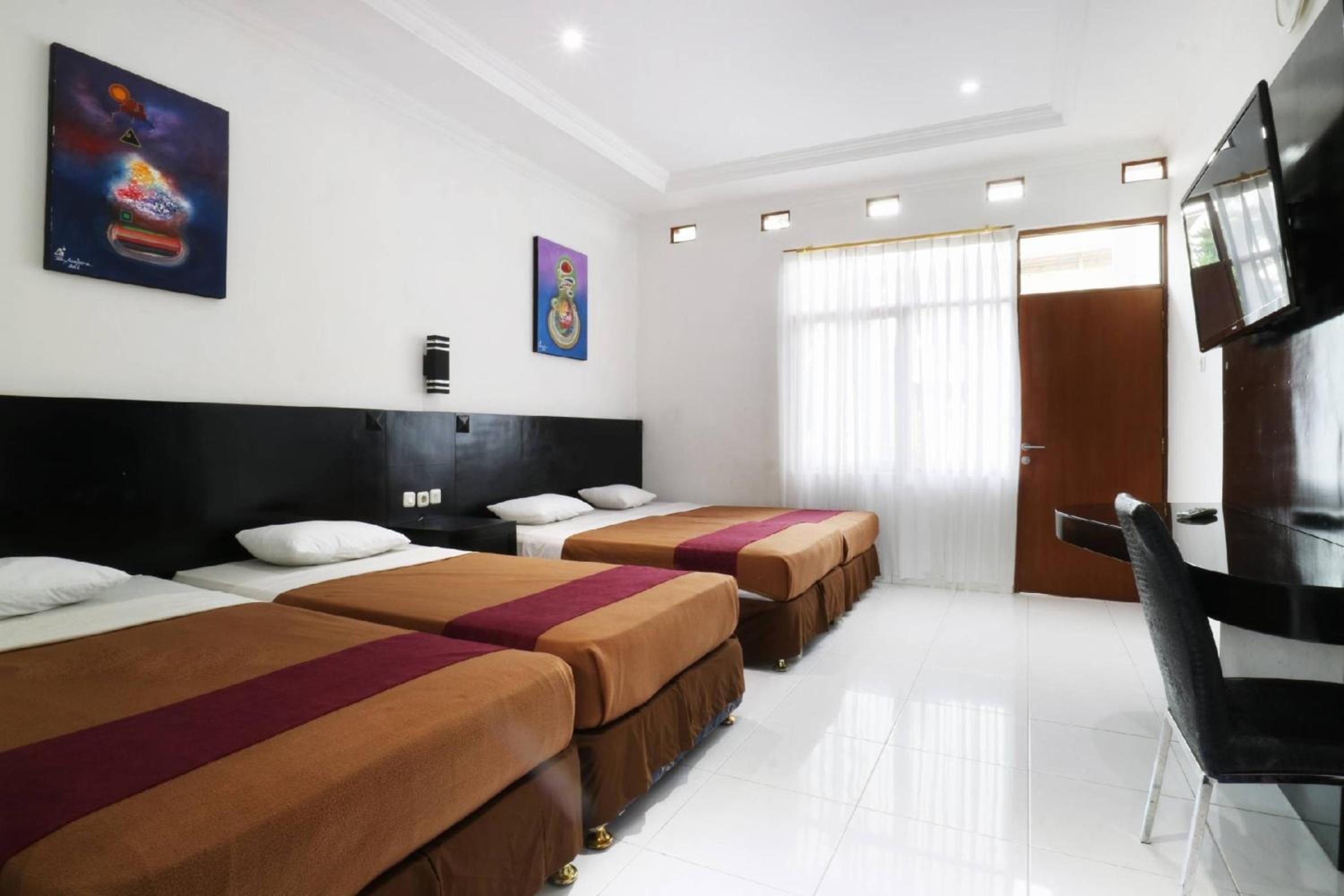 Deluxe Family Room - Photo 1