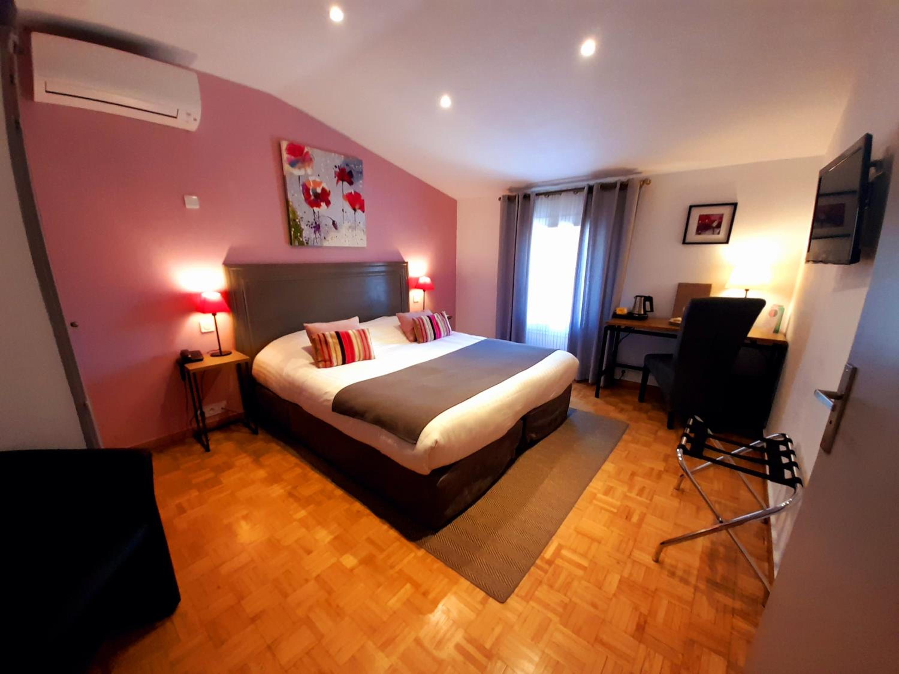 Classic Double Room - Photo 8