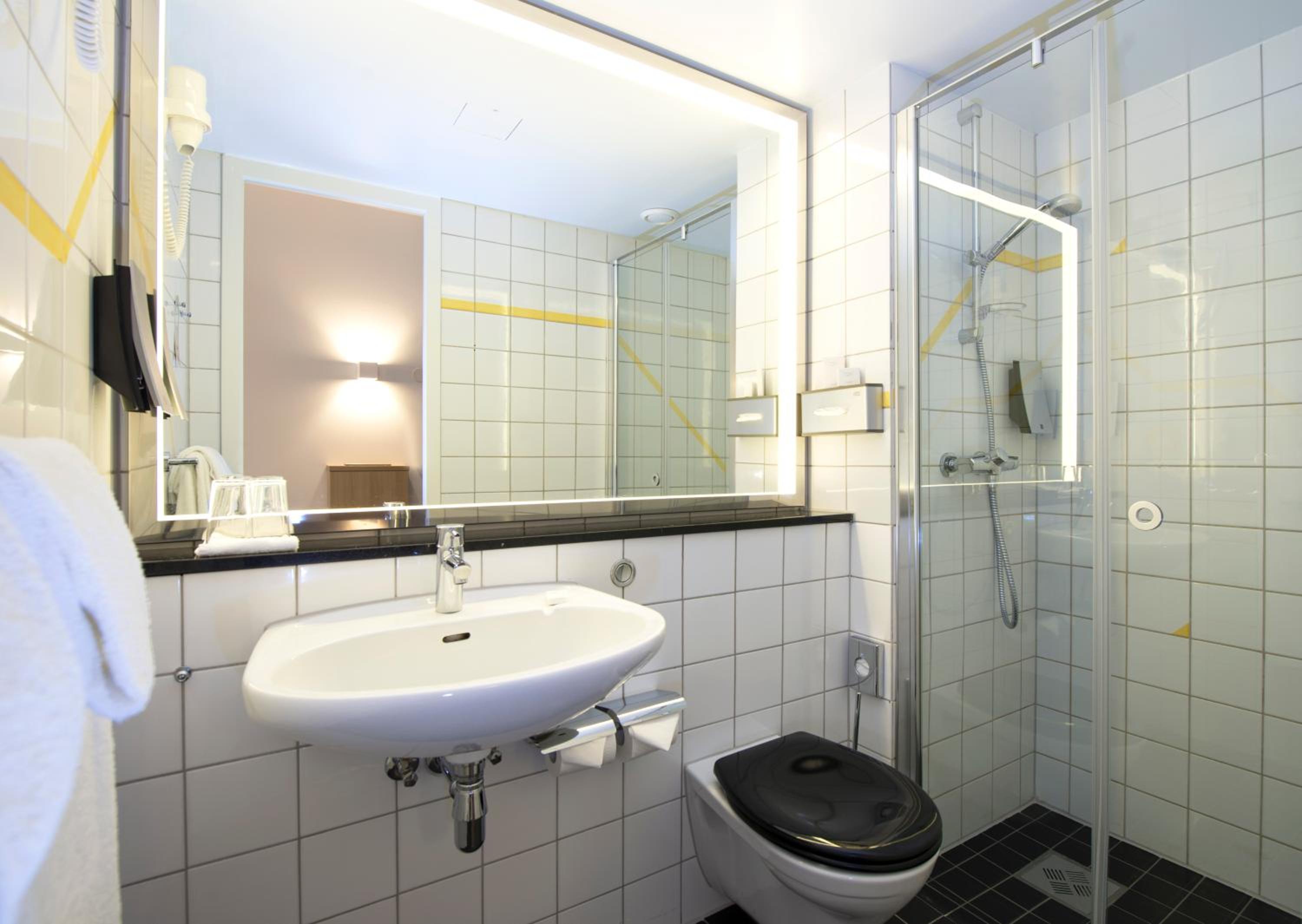 Standard Twin Room - Photo 3