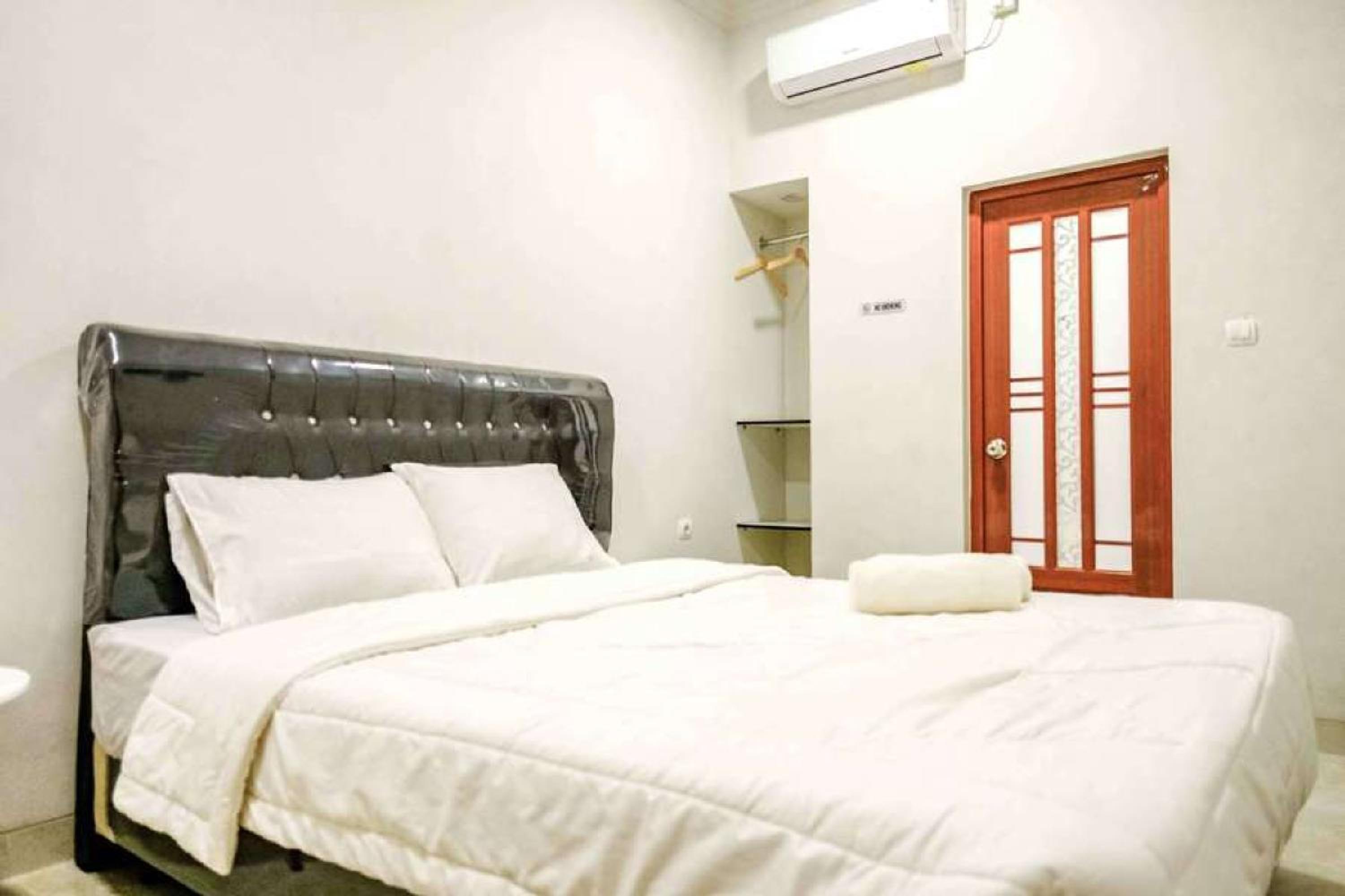 Standard King Room - Photo 1