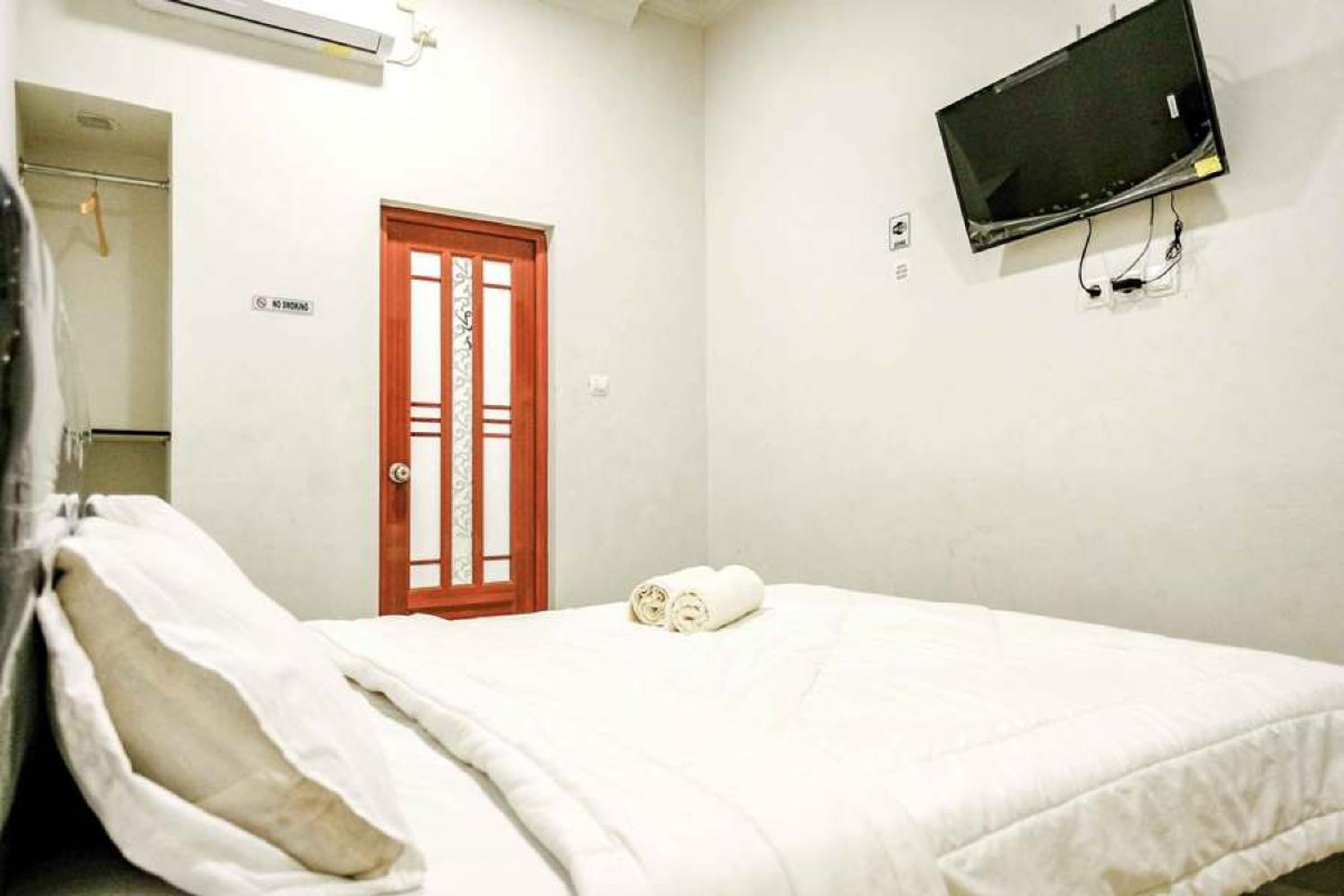 Standard King Room - Photo 3