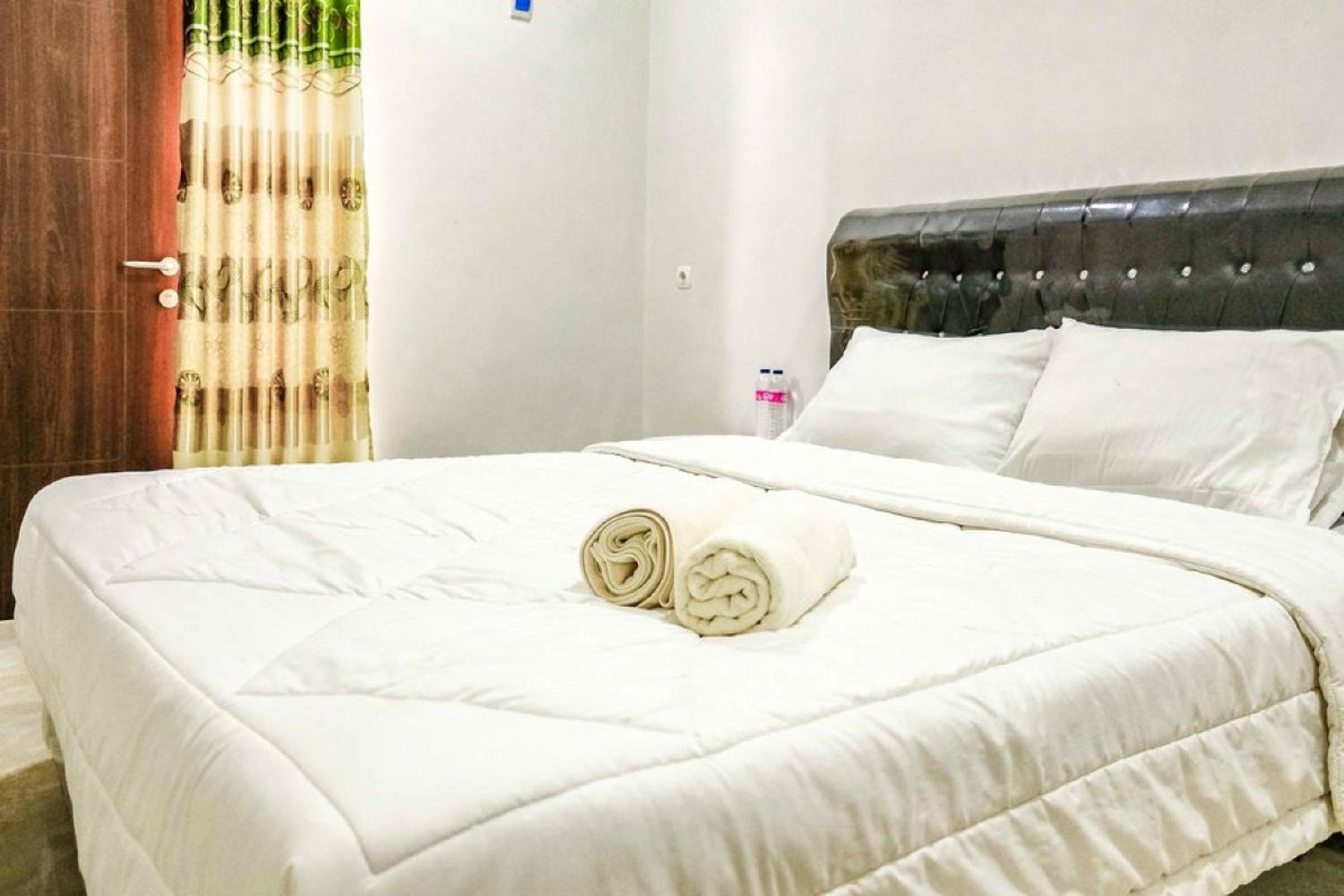 Standard King Room - Photo 7