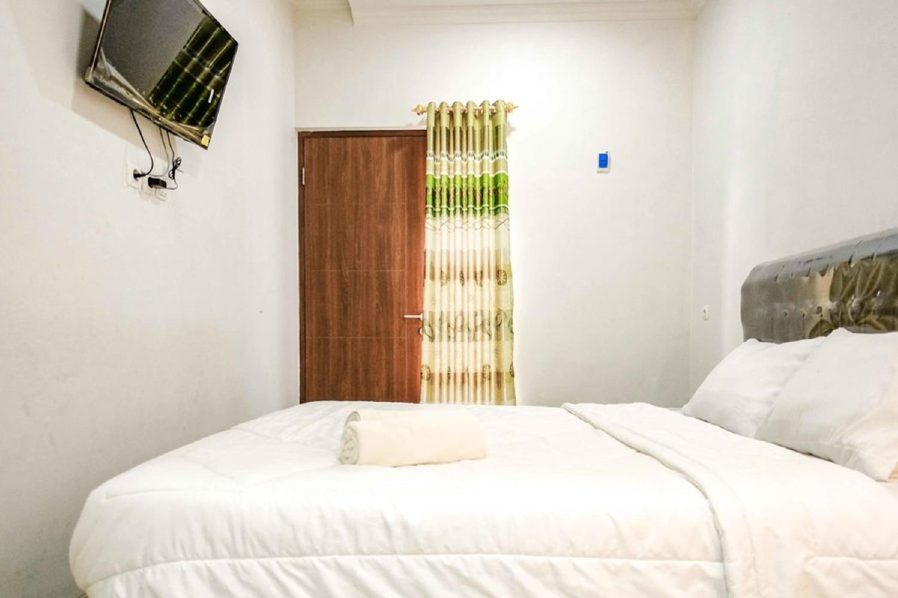 Standard King Room - Photo 5