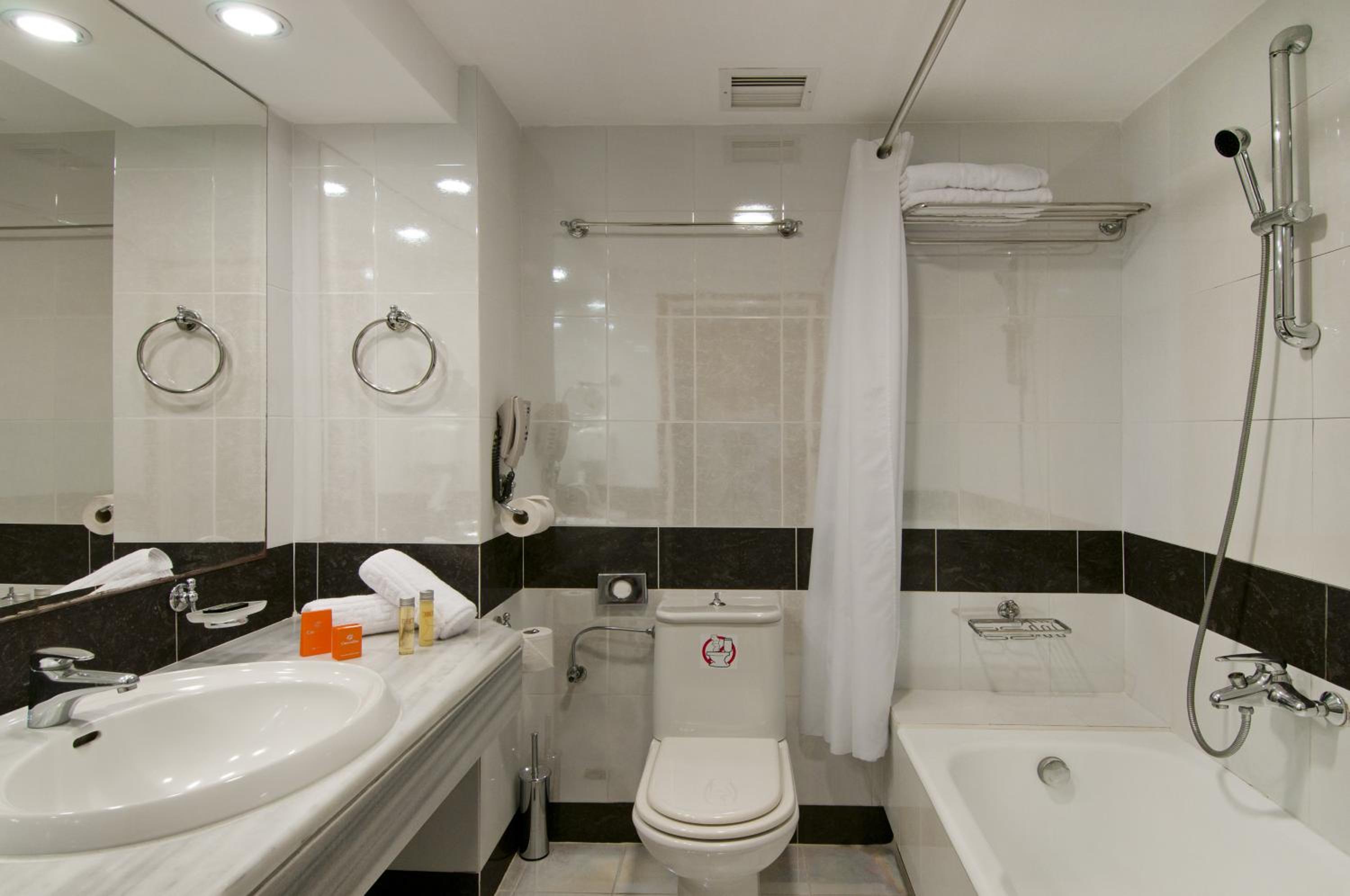 Double Room with Sea View - Photo 2
