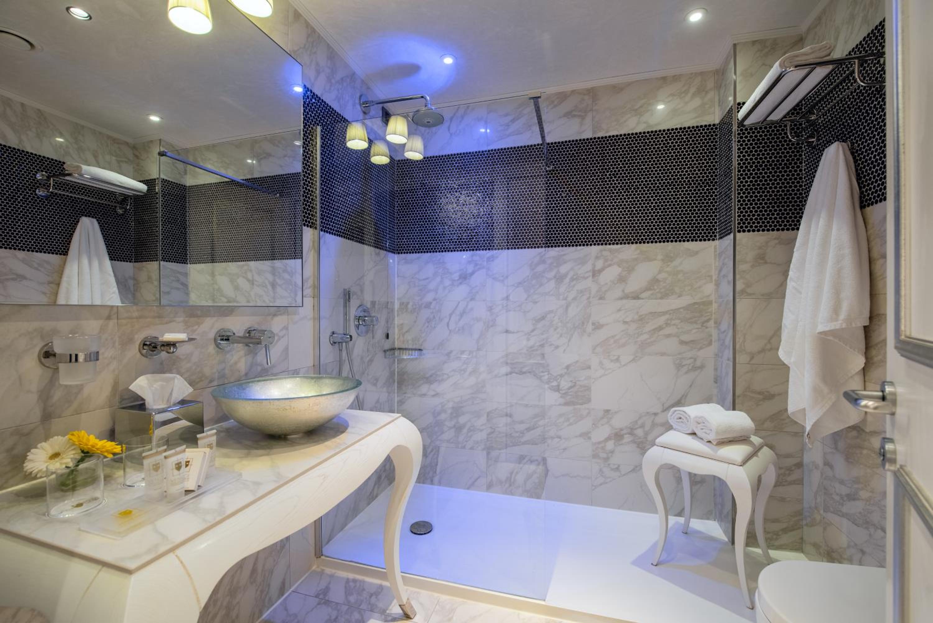 Terrace Suite with Jacuzzi photo 3