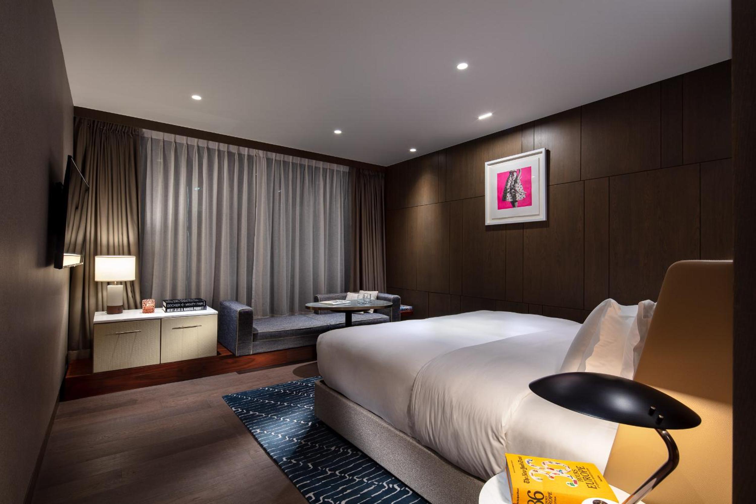 Corner King Room