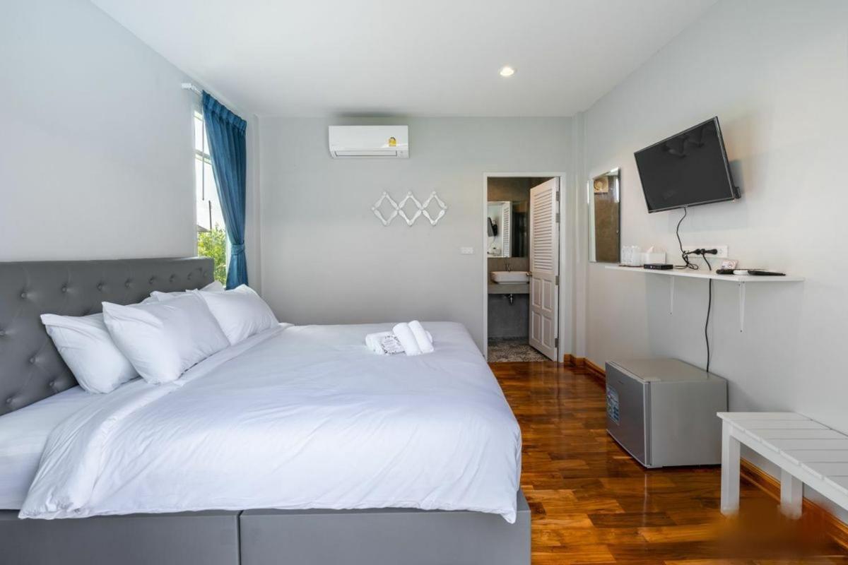 Standard King Room - Photo 4