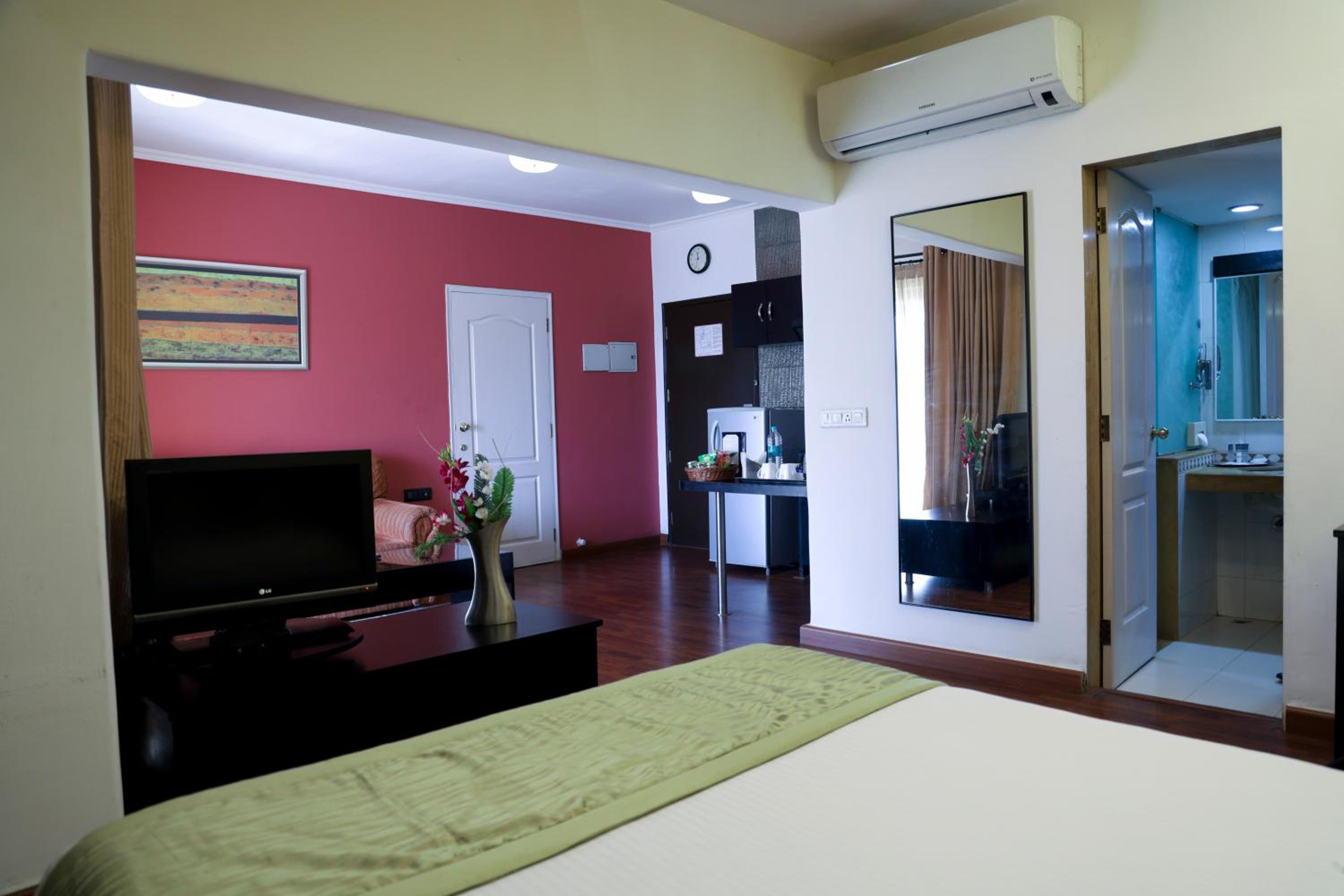 Executive Suite with 15% Discount on Food & Beverages - Photo 2