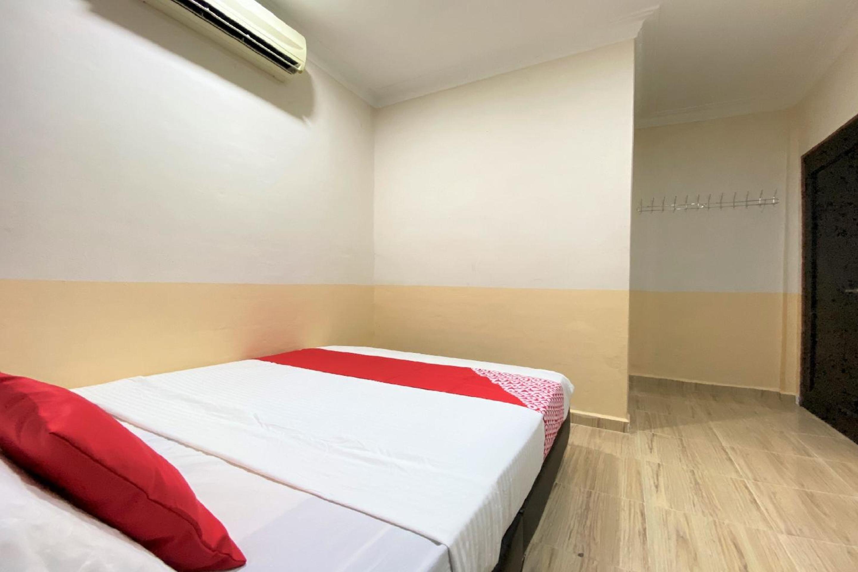 Deluxe Double Room - Photo 8
