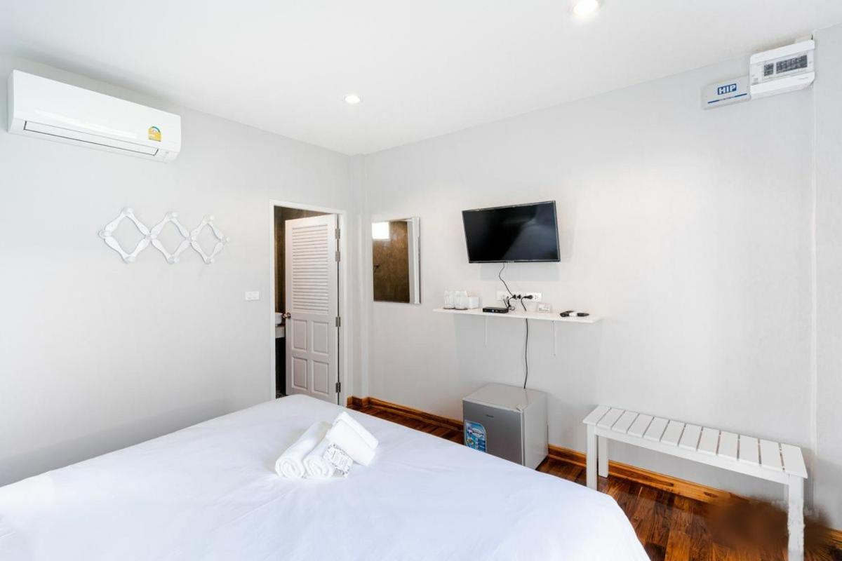 Standard King Room - Photo 3