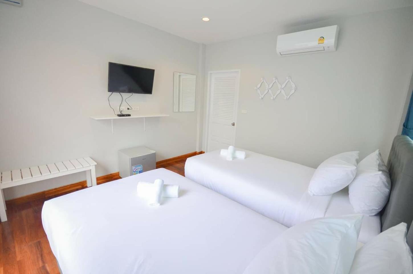 Standard Twin Room - Photo 1