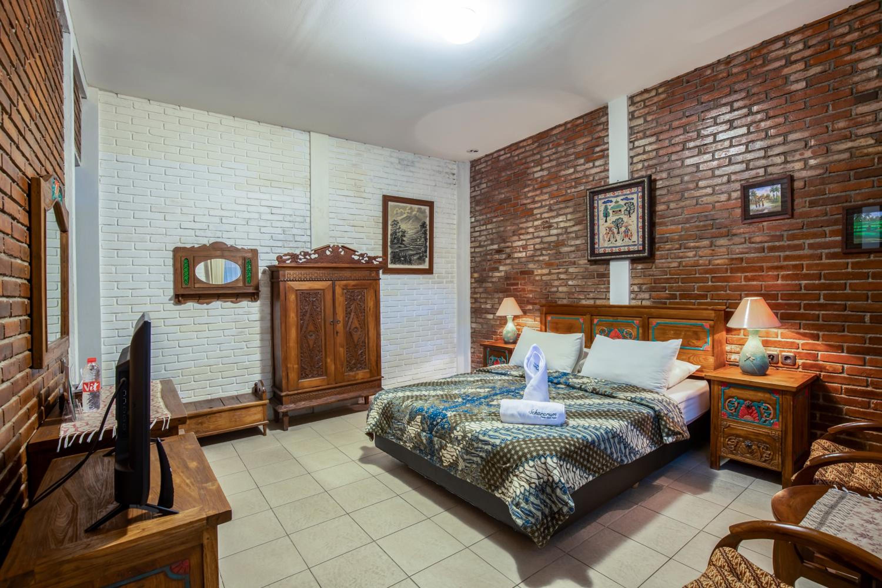Deluxe Room - Photo 10