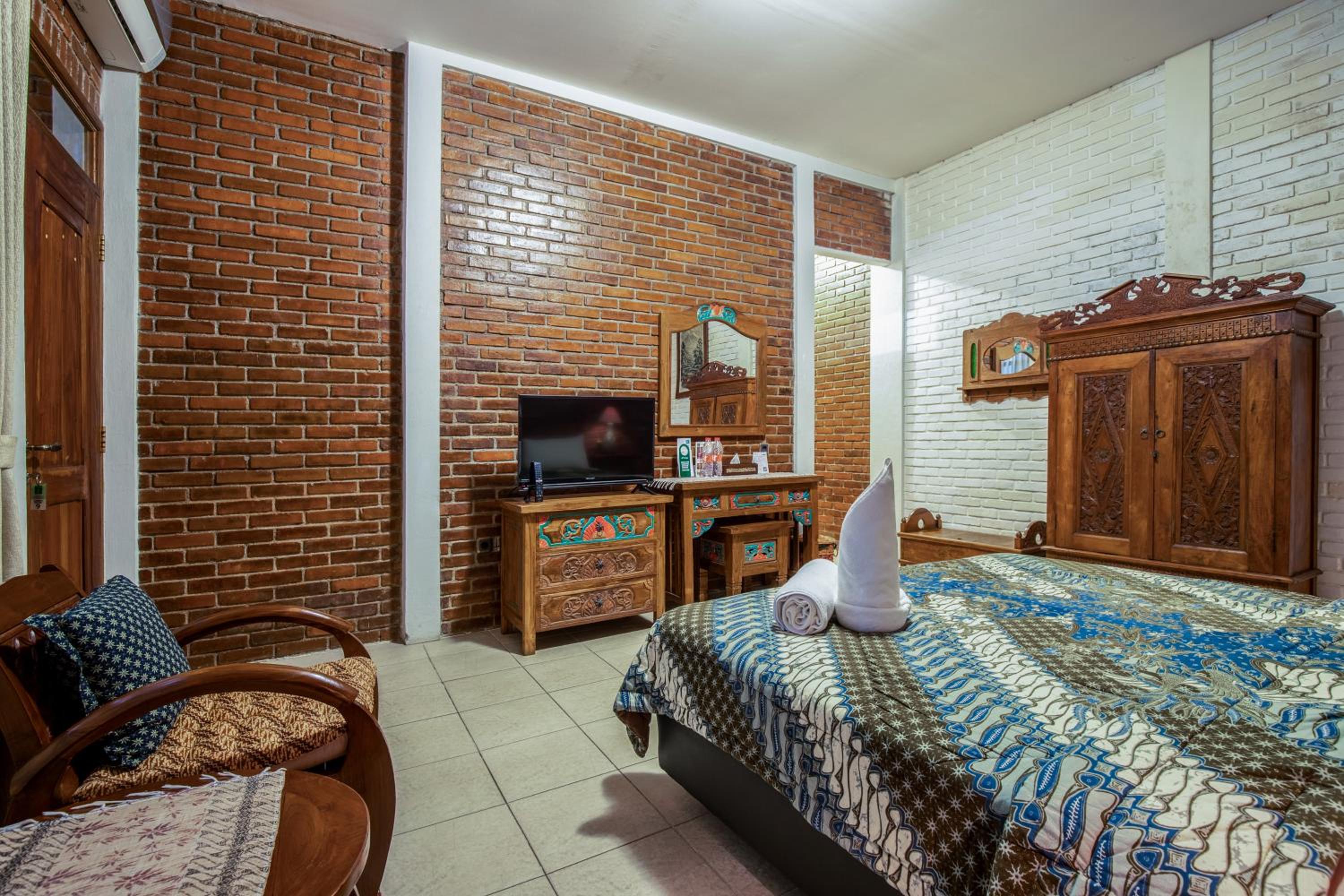 Deluxe Room - Photo 9