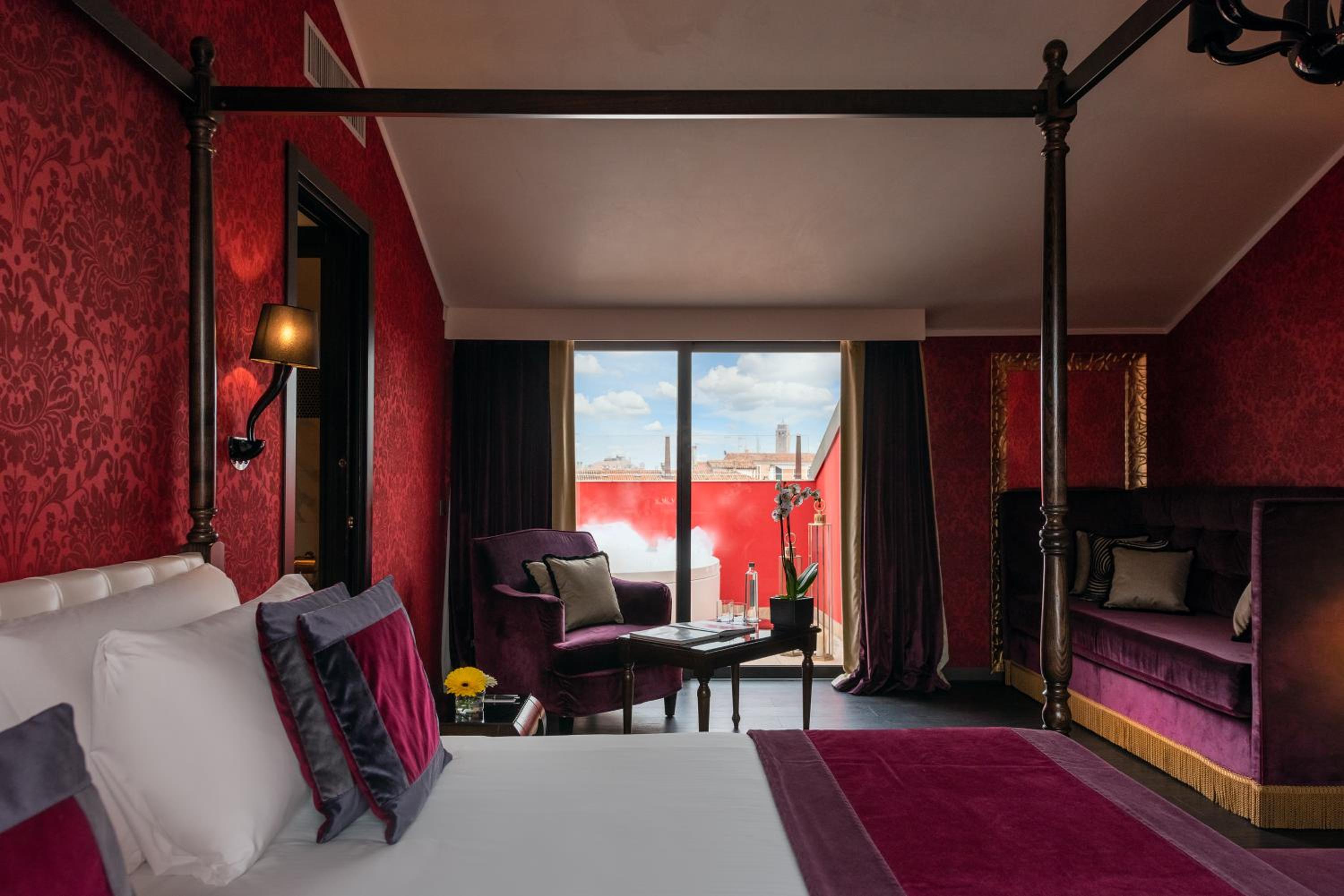 Panoramic Suite with two terraces and Jacuzzi