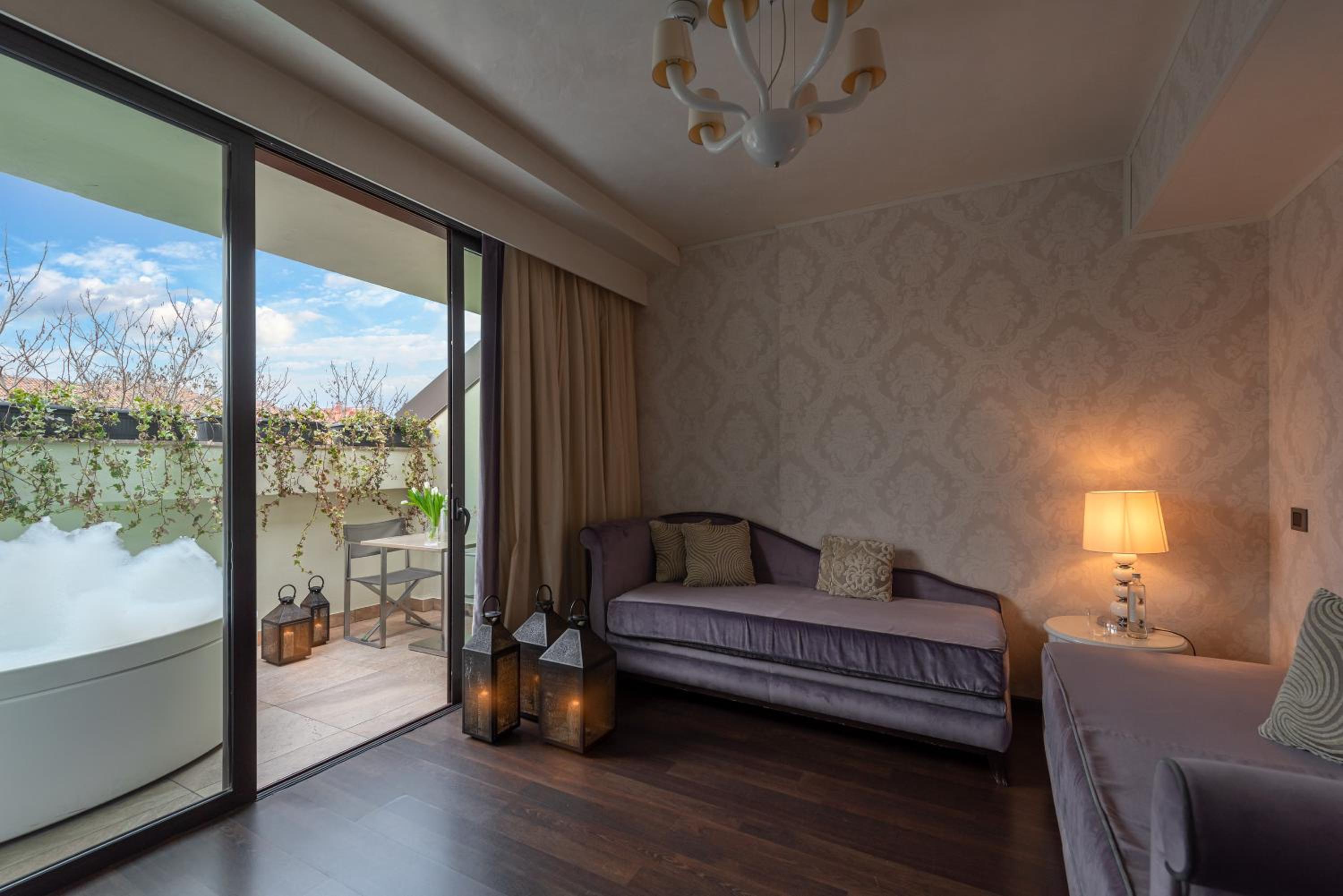 Terrace Suite with Jacuzzi photo 2