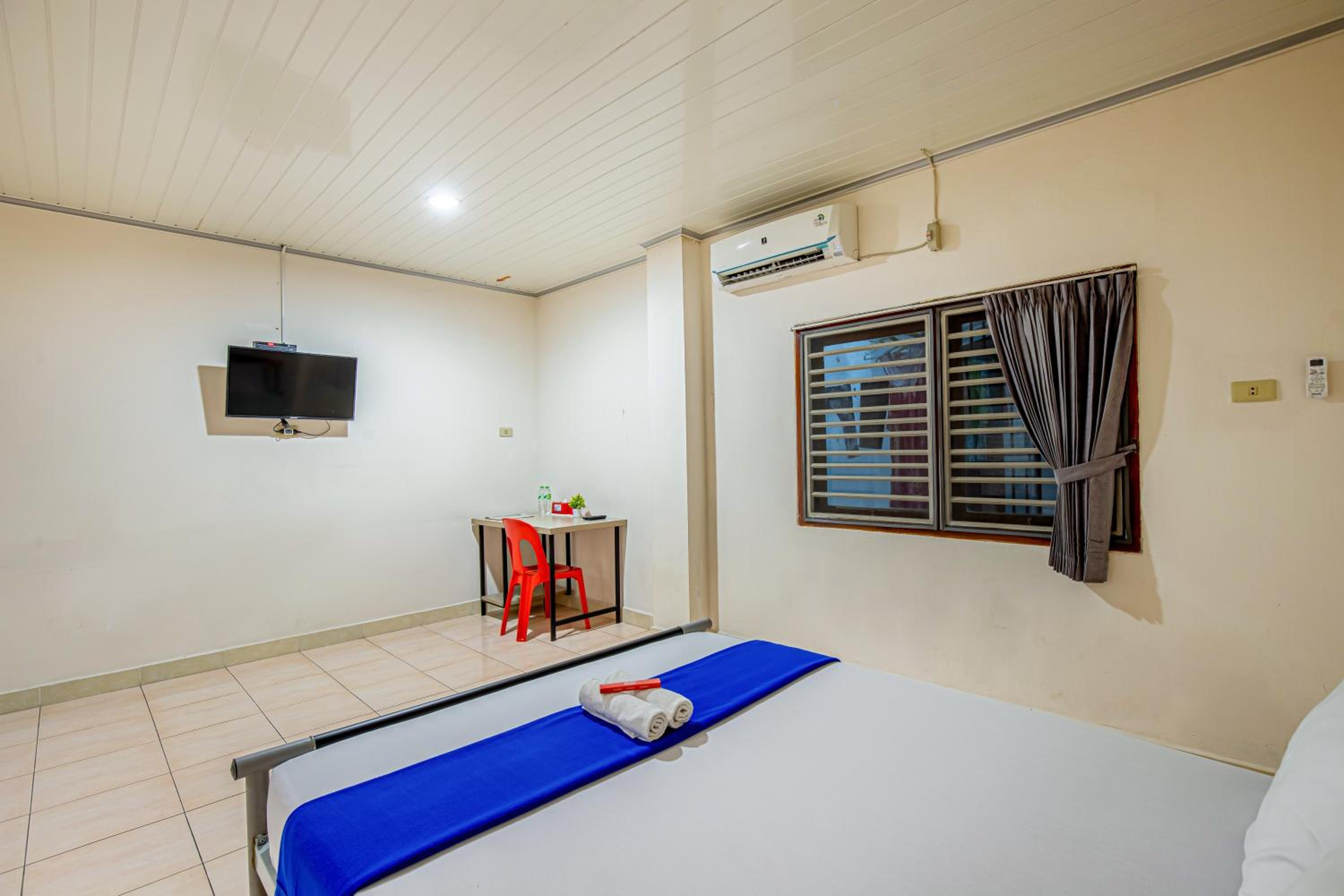 Standard King Room - Photo 7