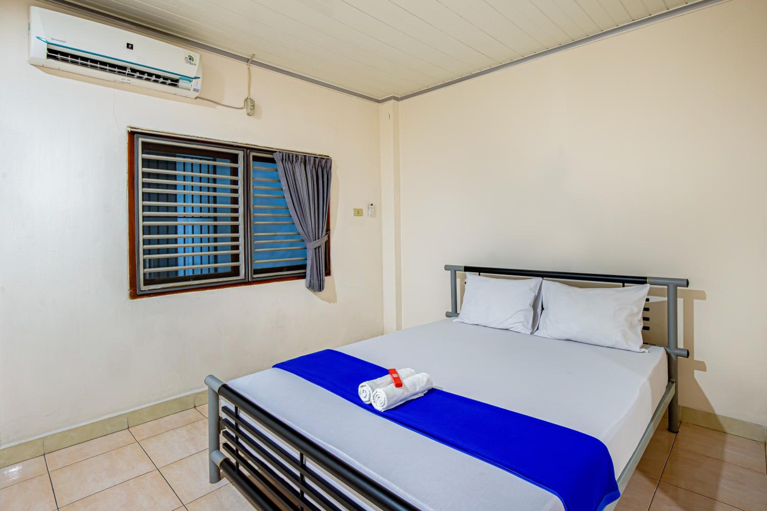 Standard King Room - Photo 8