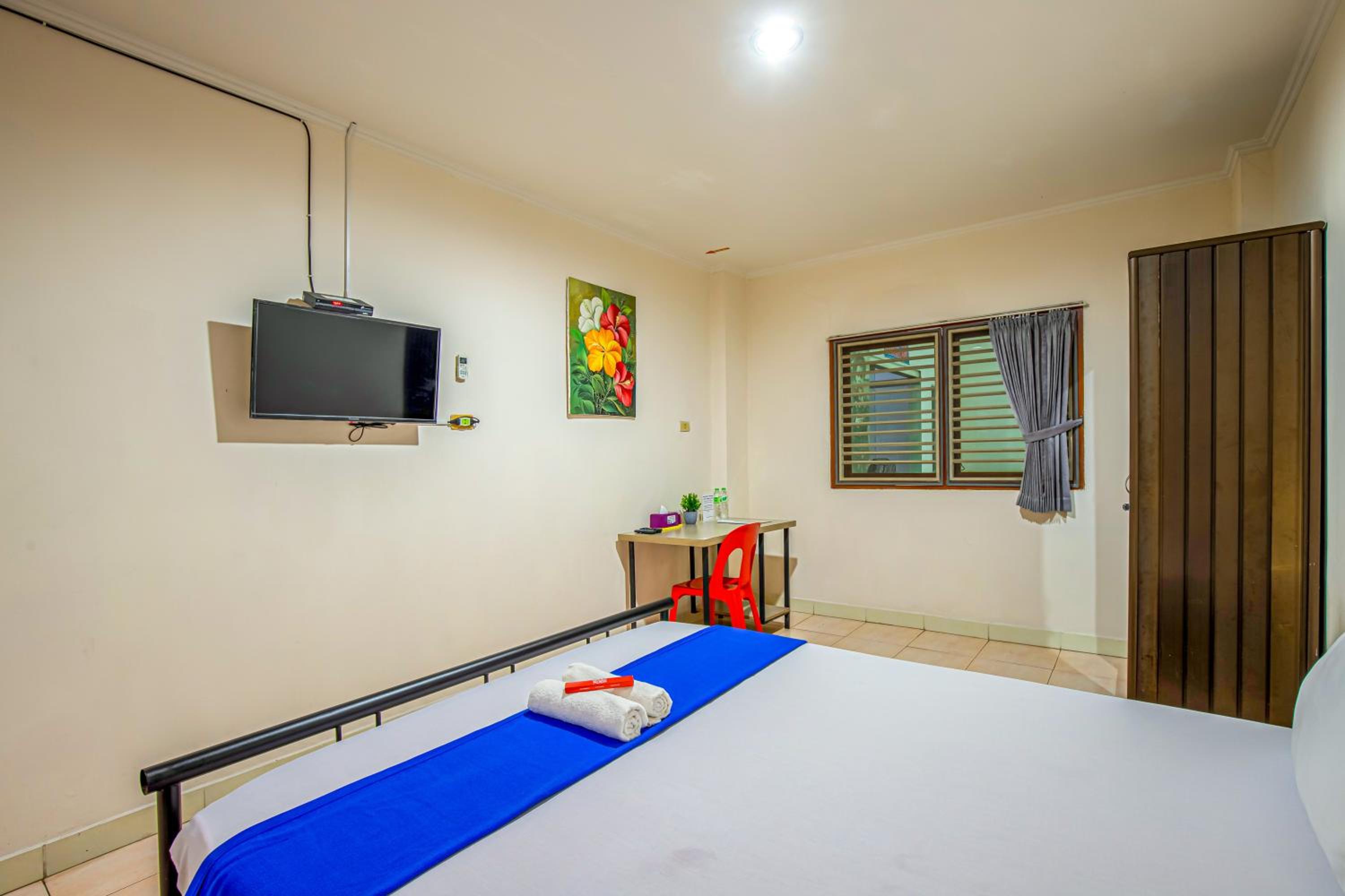Standard King Room - Photo 16